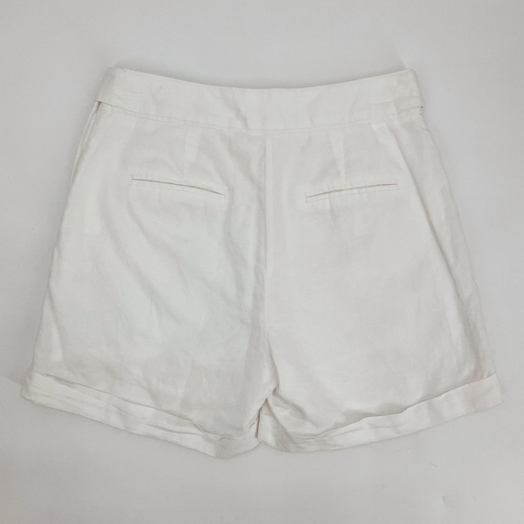 a loves a White Solid Pre-Owned Ladies Shorts - Size 2
