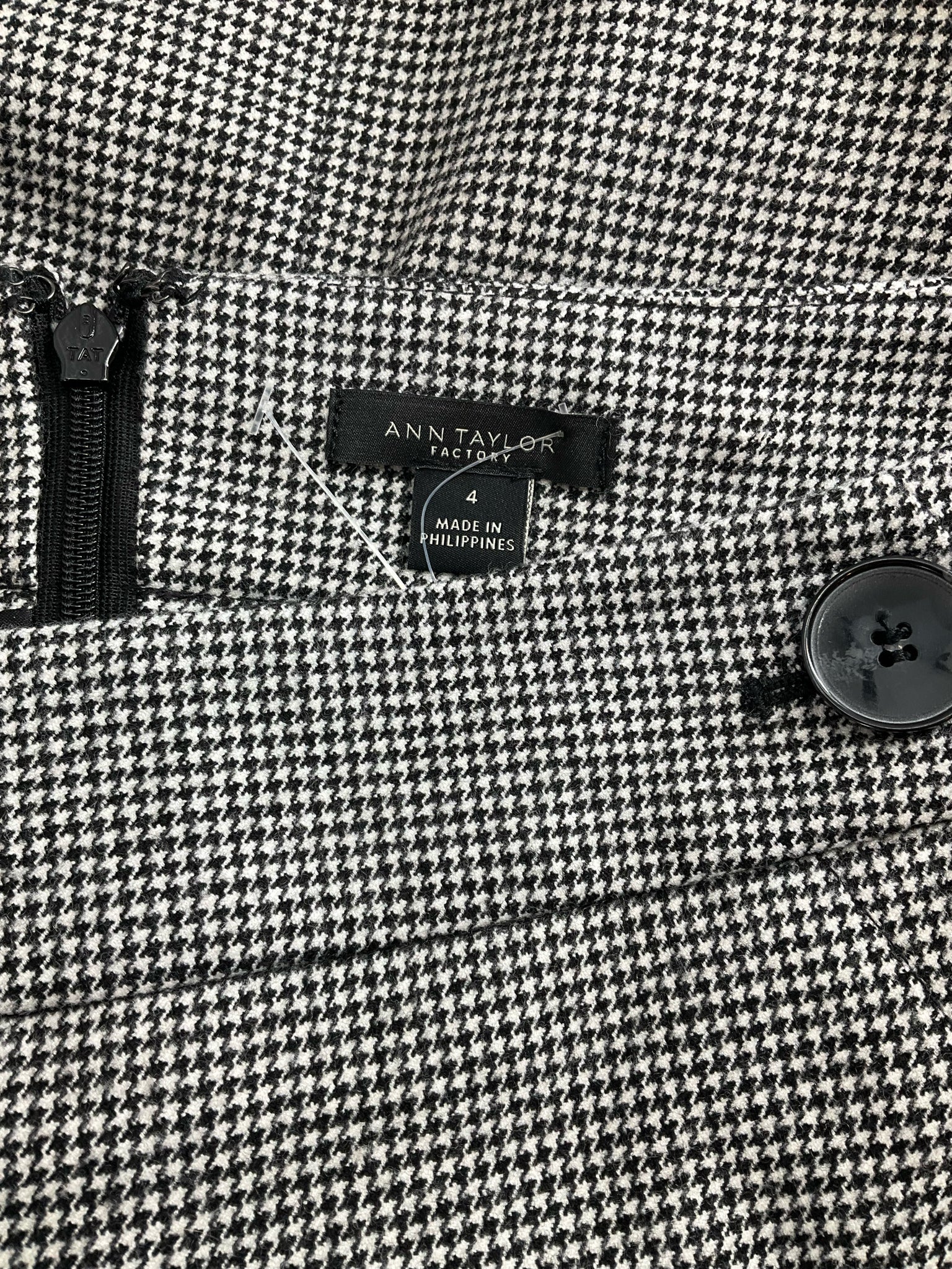 Ann Taylor - Black/White Houndstooth Pre-Owned Ladies Skirt - Size 4