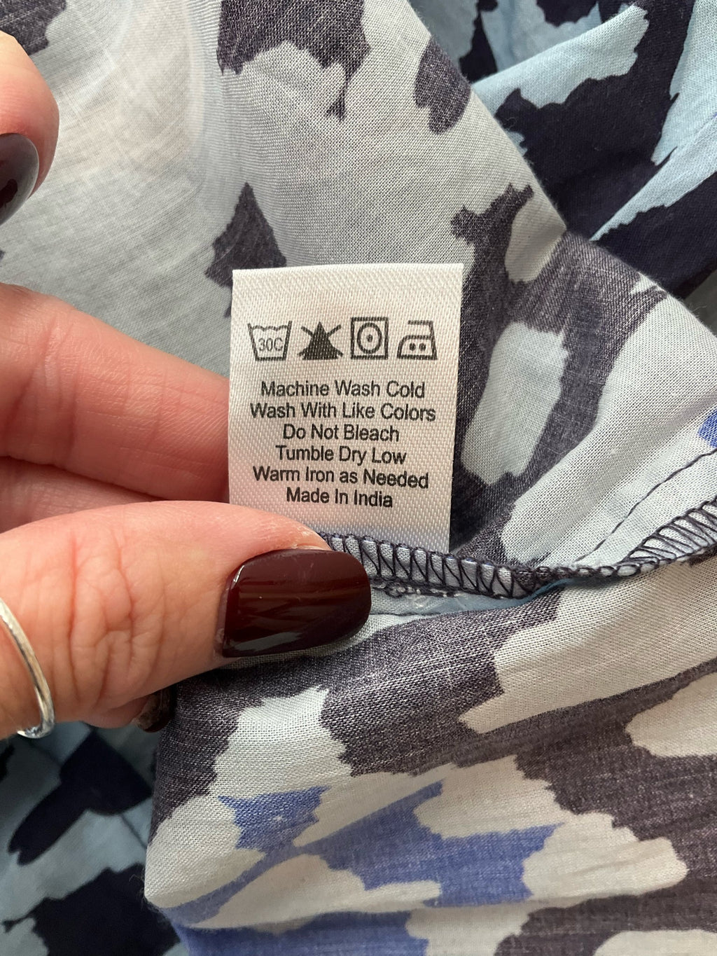 Pre-owned Love The Label blue print peasant top with statement sleeves, size small, featuring a bohemian romantic design.