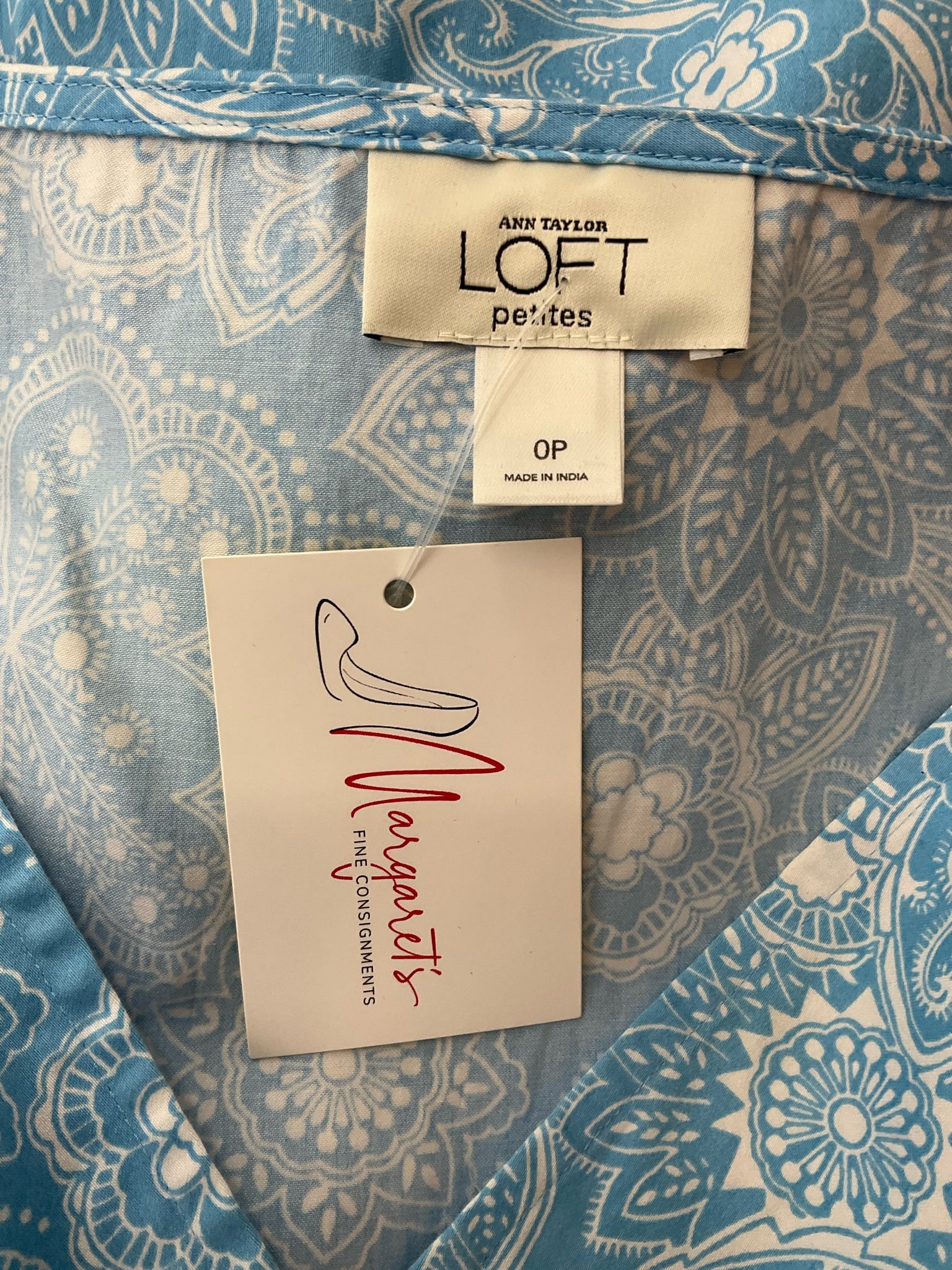 Loft Blue/White Floral Pre-Owned Ladies Top - Size 0 Petite