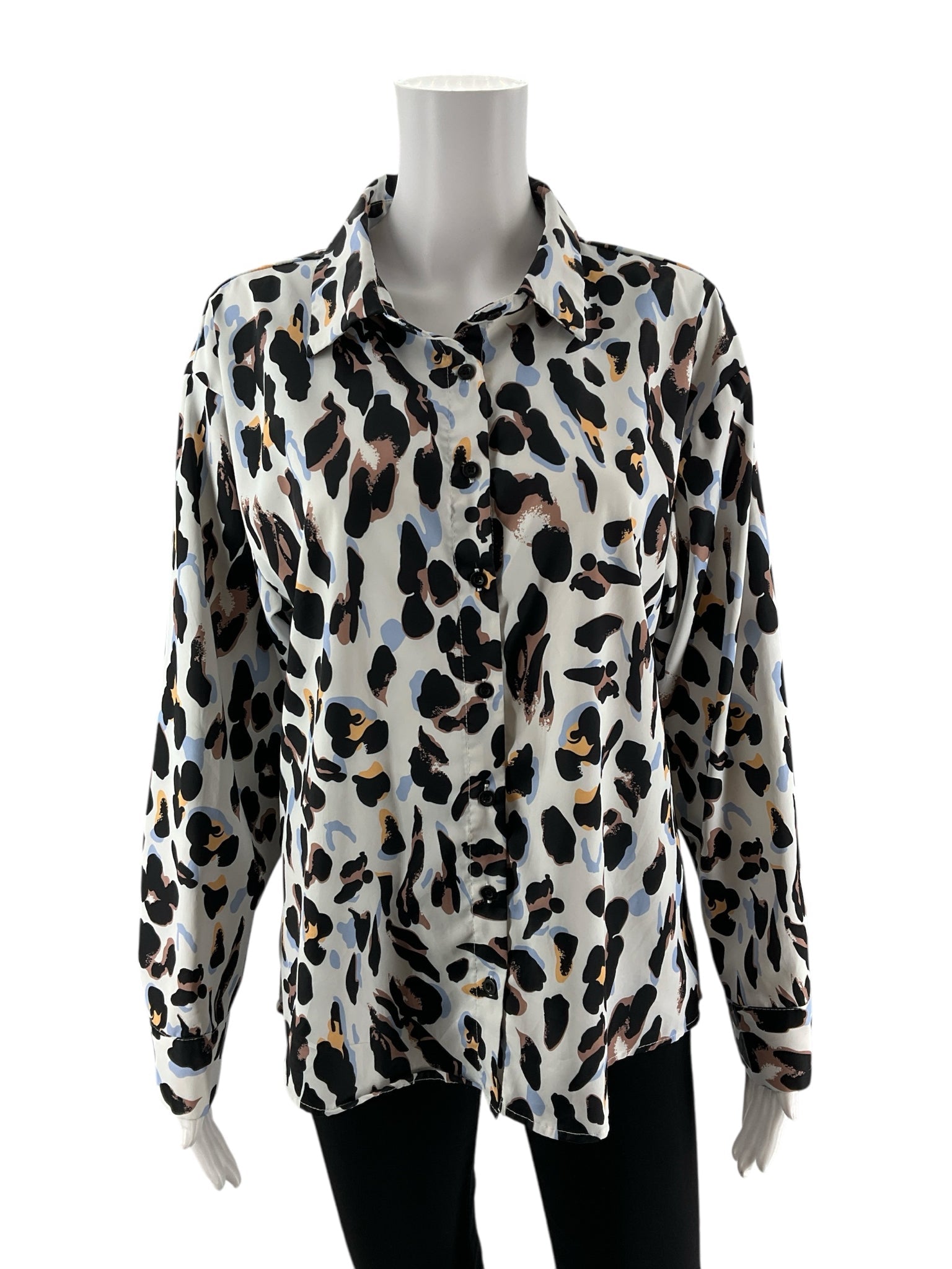 Beachsiss white and black animal print button-down blouse, collared shirt in size medium for casual or workwear.