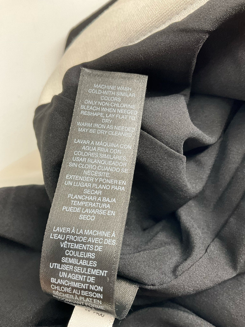 White House Blk Mkt - Black/Cream Solid Pre-Owned Ladies Skirt - Size 0