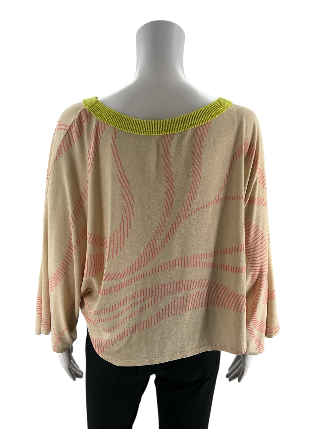 Pre-owned Bucket List ladies' top in tan/pink print, featuring dolman sleeves, boat neck, and relaxed boxy fit. Size small.