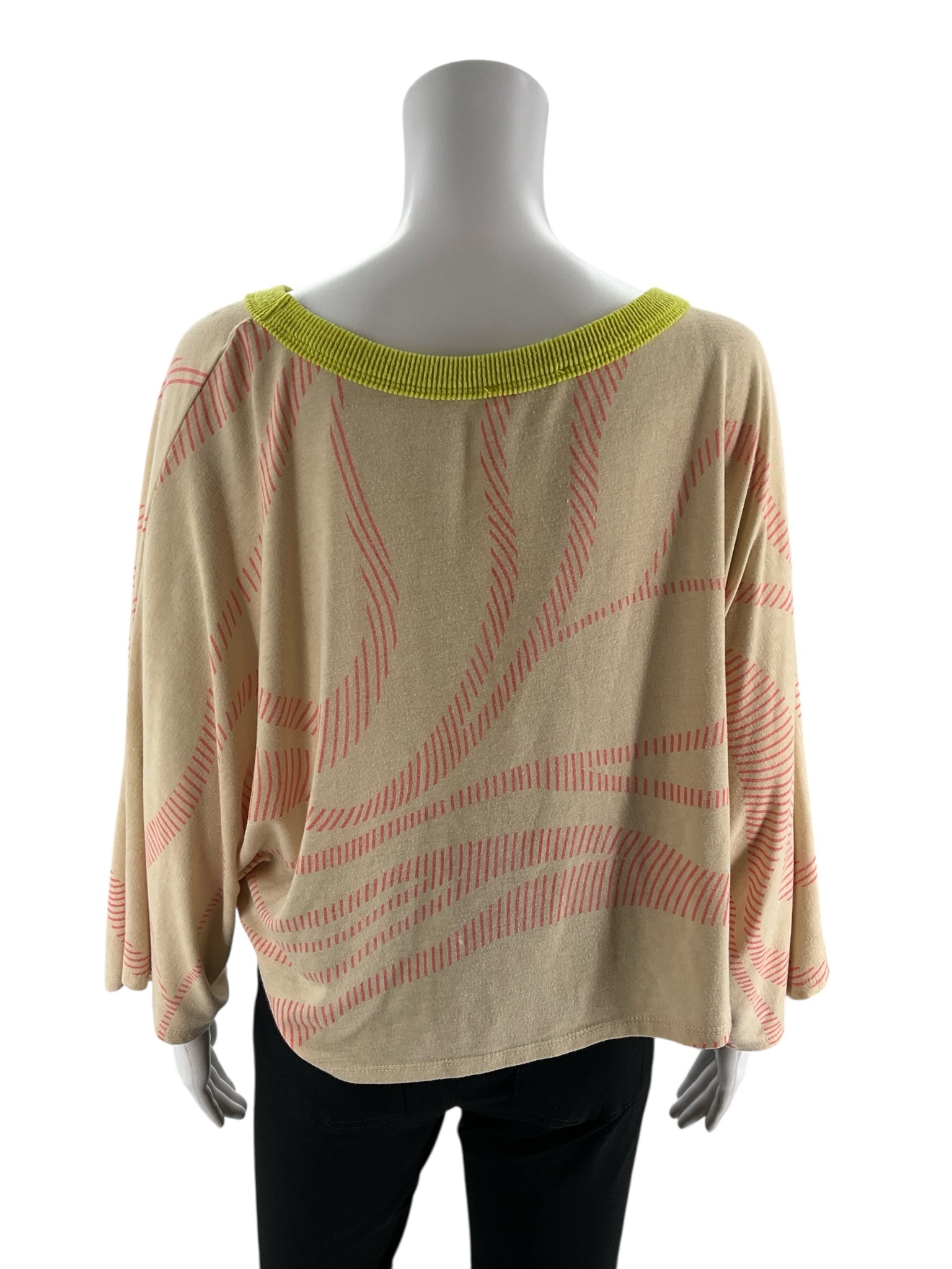 Pre-owned Bucket List ladies' top in tan/pink print, featuring dolman sleeves, boat neck, and relaxed boxy fit. Size small.