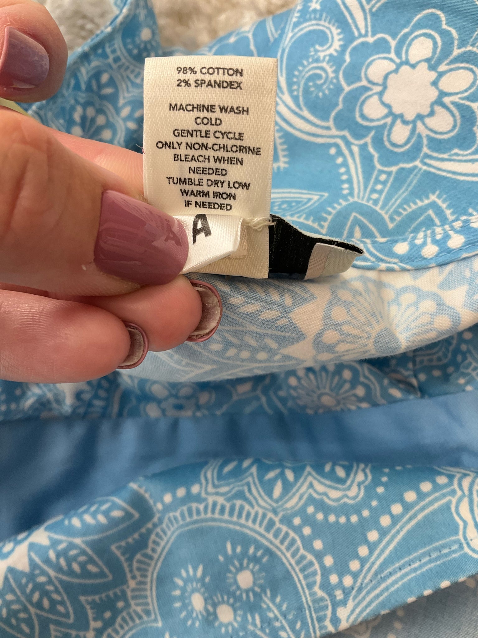 Loft Blue/White Floral Pre-Owned Ladies Top - Size 0 Petite