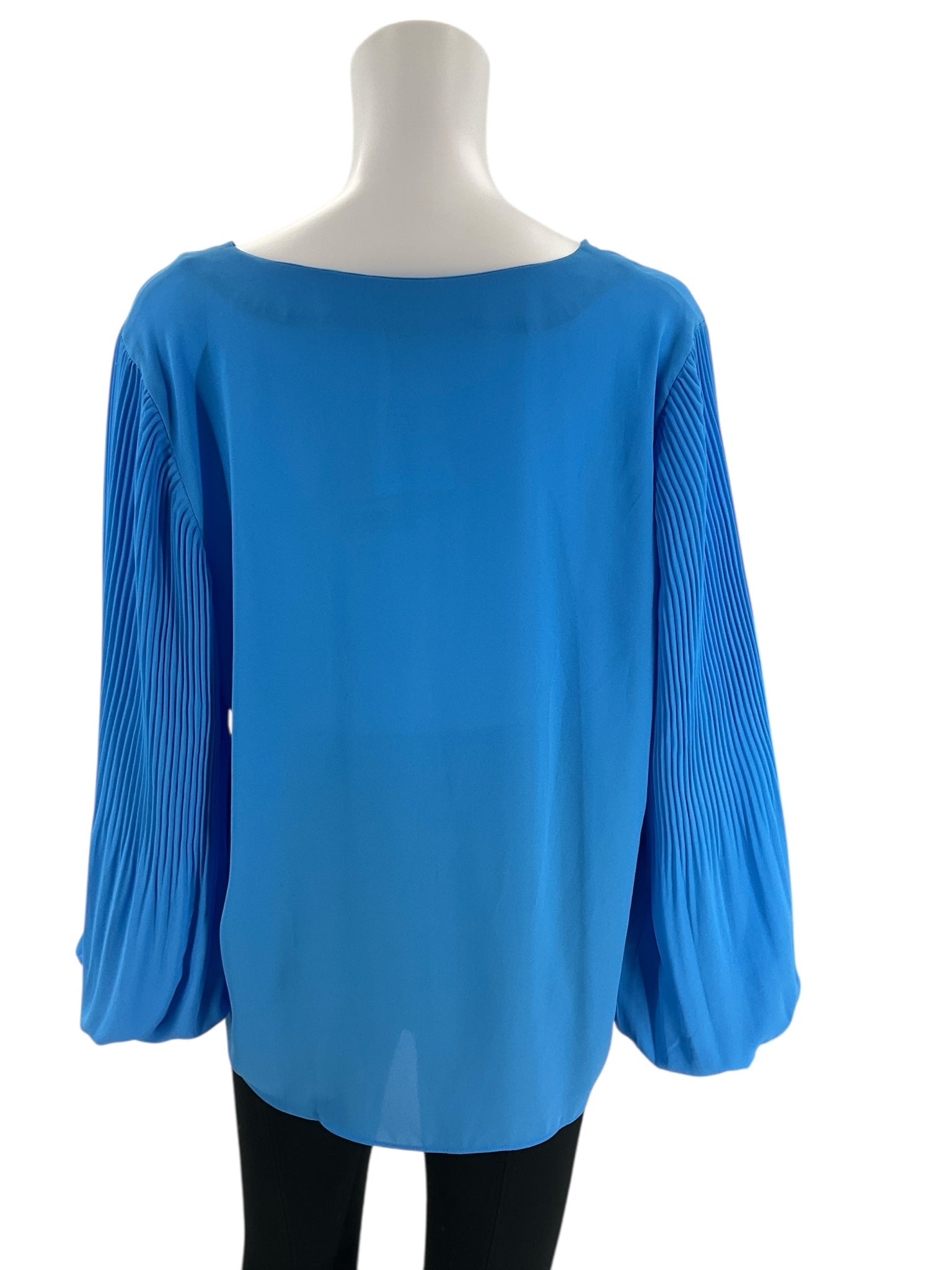 Back view of Ann Taylor Blue Solid Pre-Owned Top - Size Large showing smooth finish and pleated sleeve detail. Ideal for winter layering.