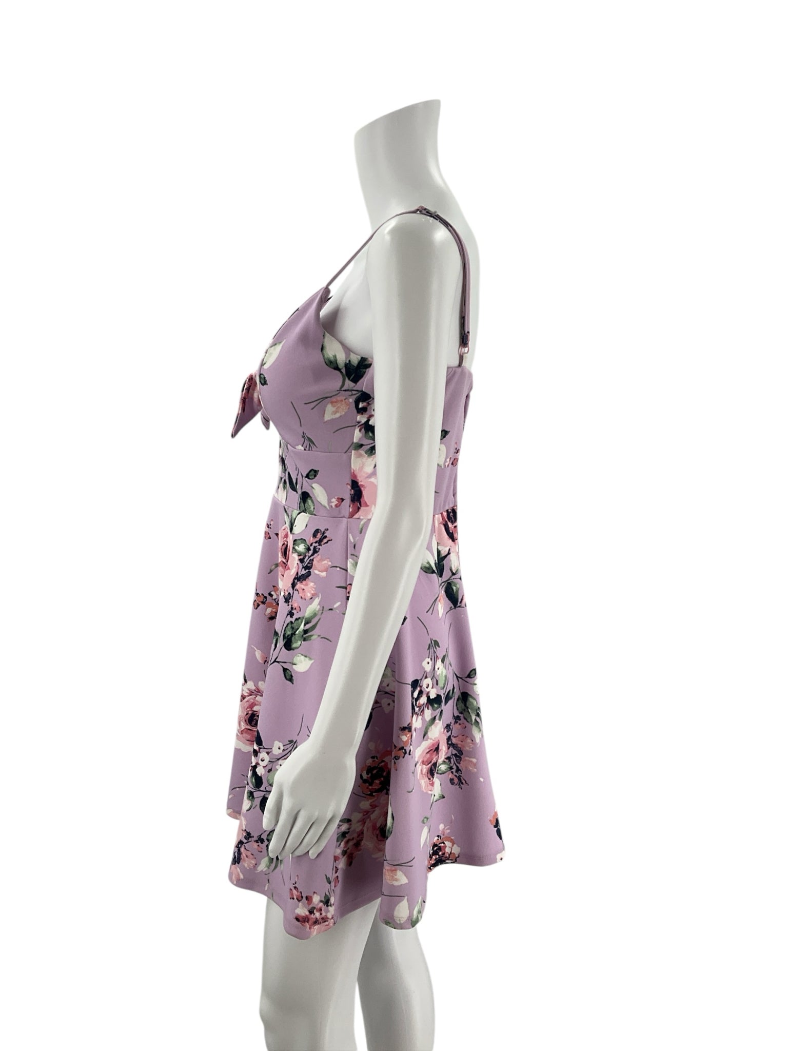 Trixxi Lavender Floral Pre-Owned Ladies New with Tags Dress - Size Medium