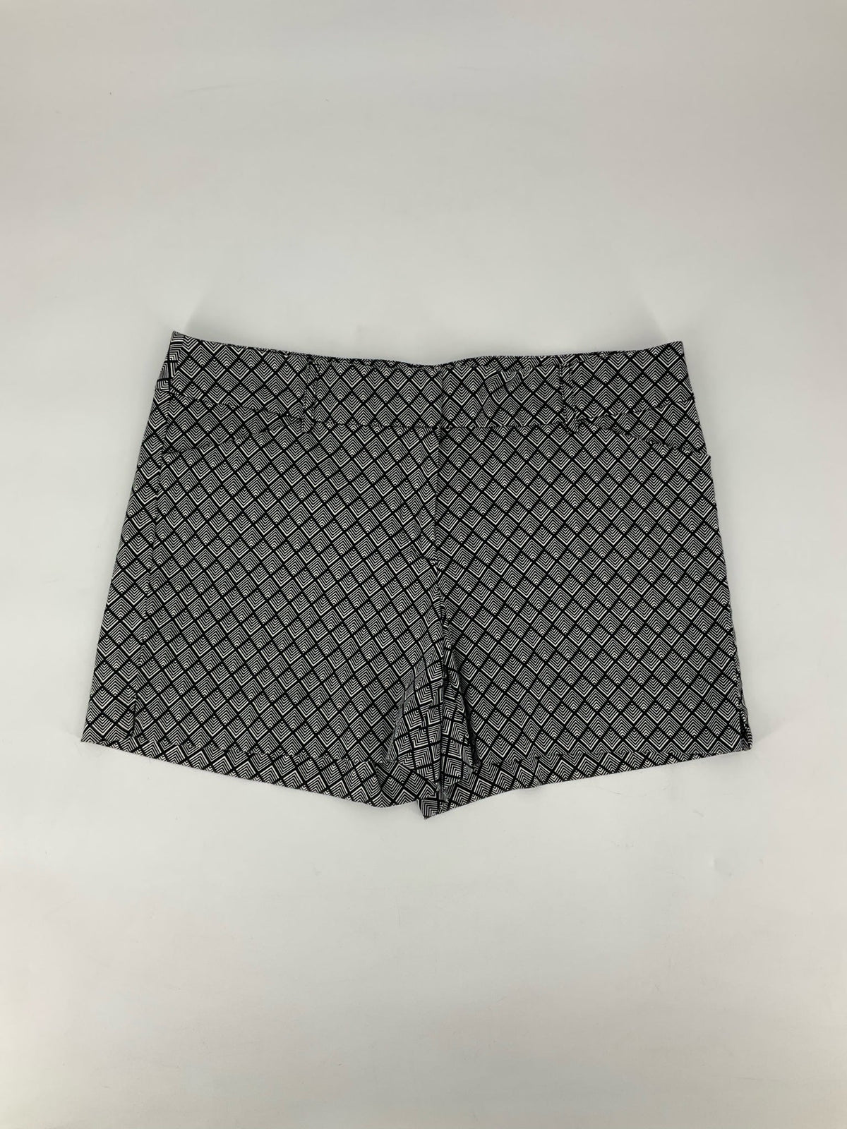 White House Black Market Black/White Print Pre-Owned Ladies Shorts - Size 10