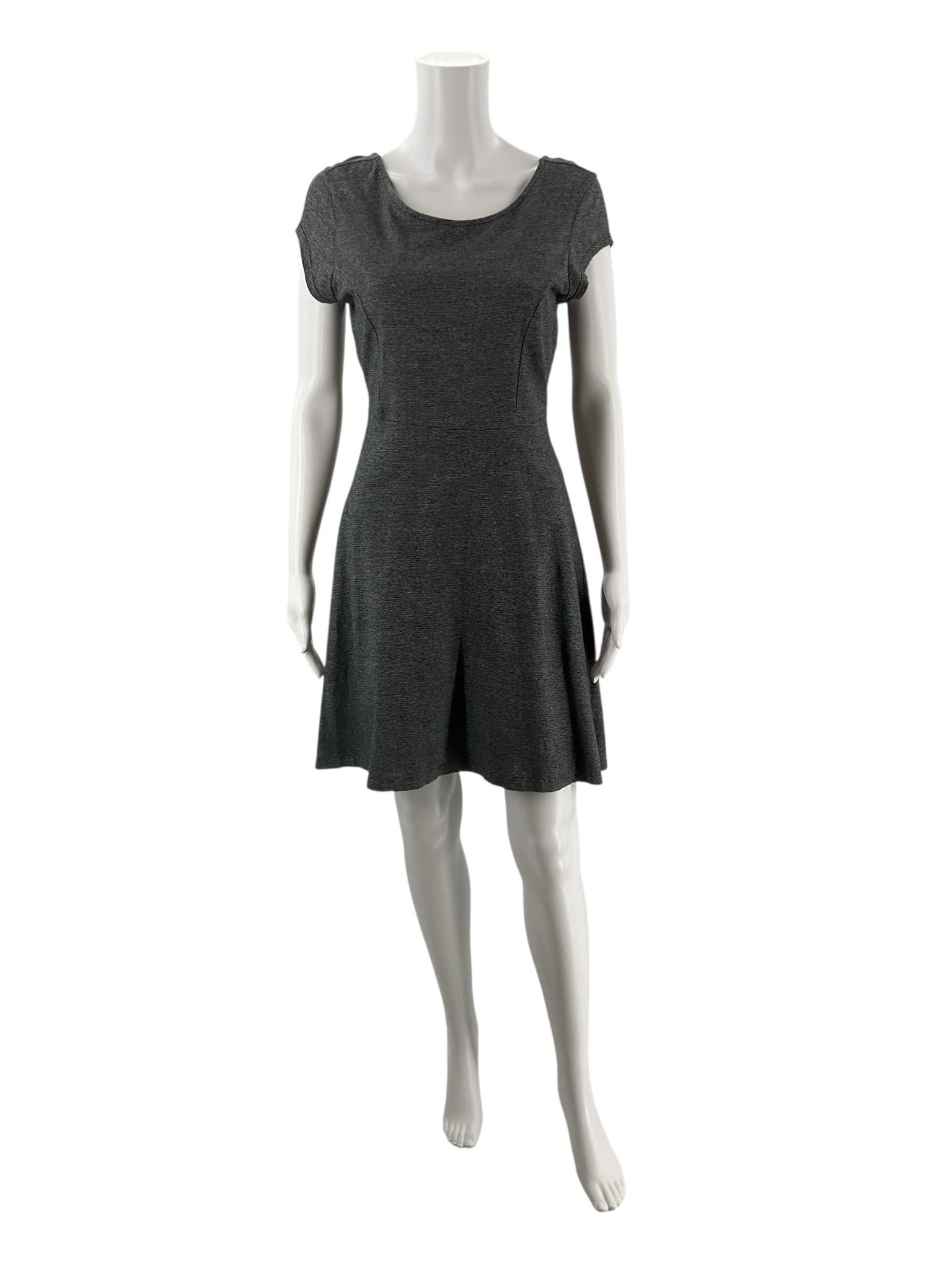 Old Navy Gray/Black Pinstripe Pre-Owned Ladies Dress - Size Medium