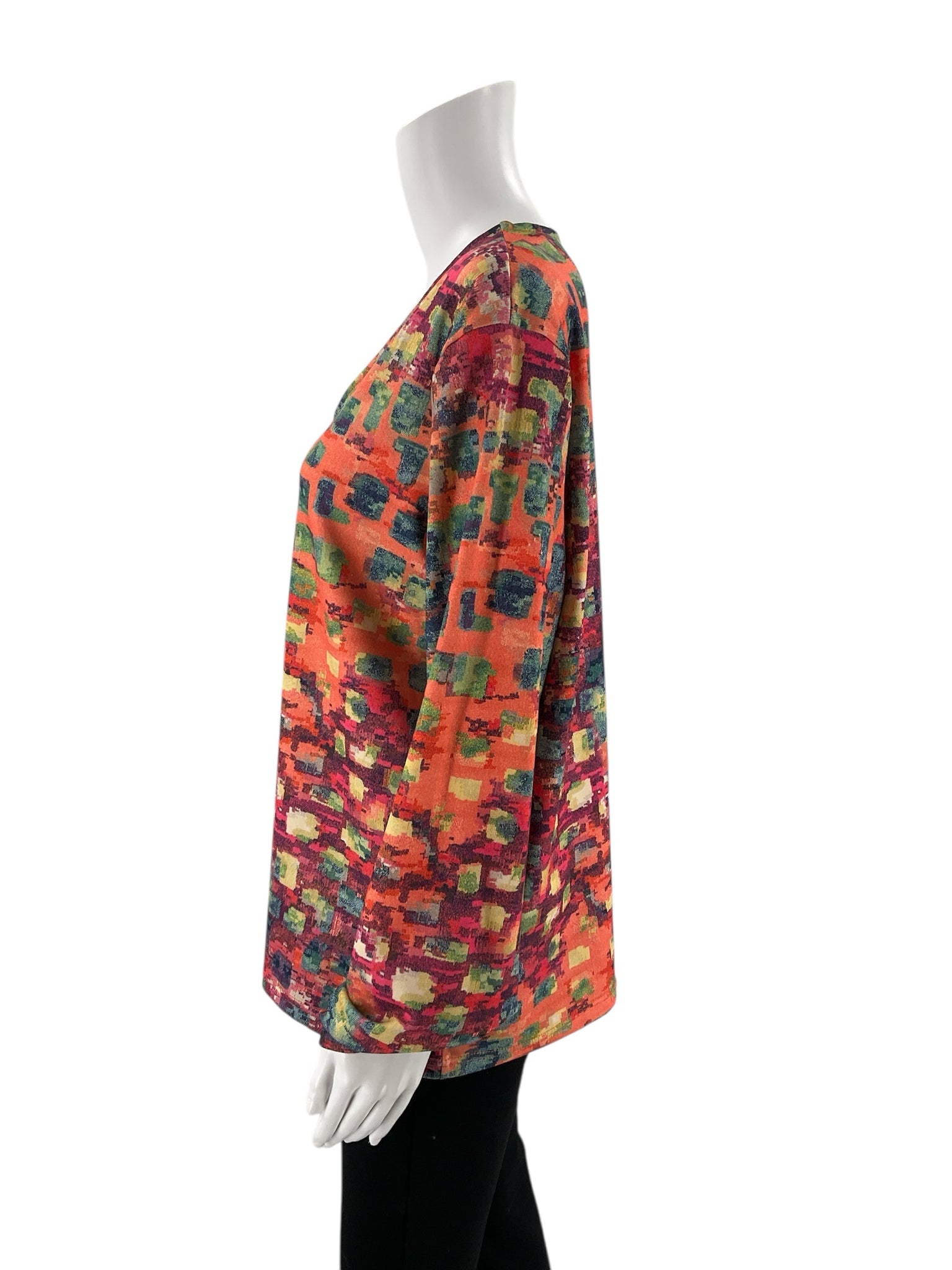 Exclusive abstract pre-owned ladies casual top in size XL with a unique design and relaxed fit for everyday wear.