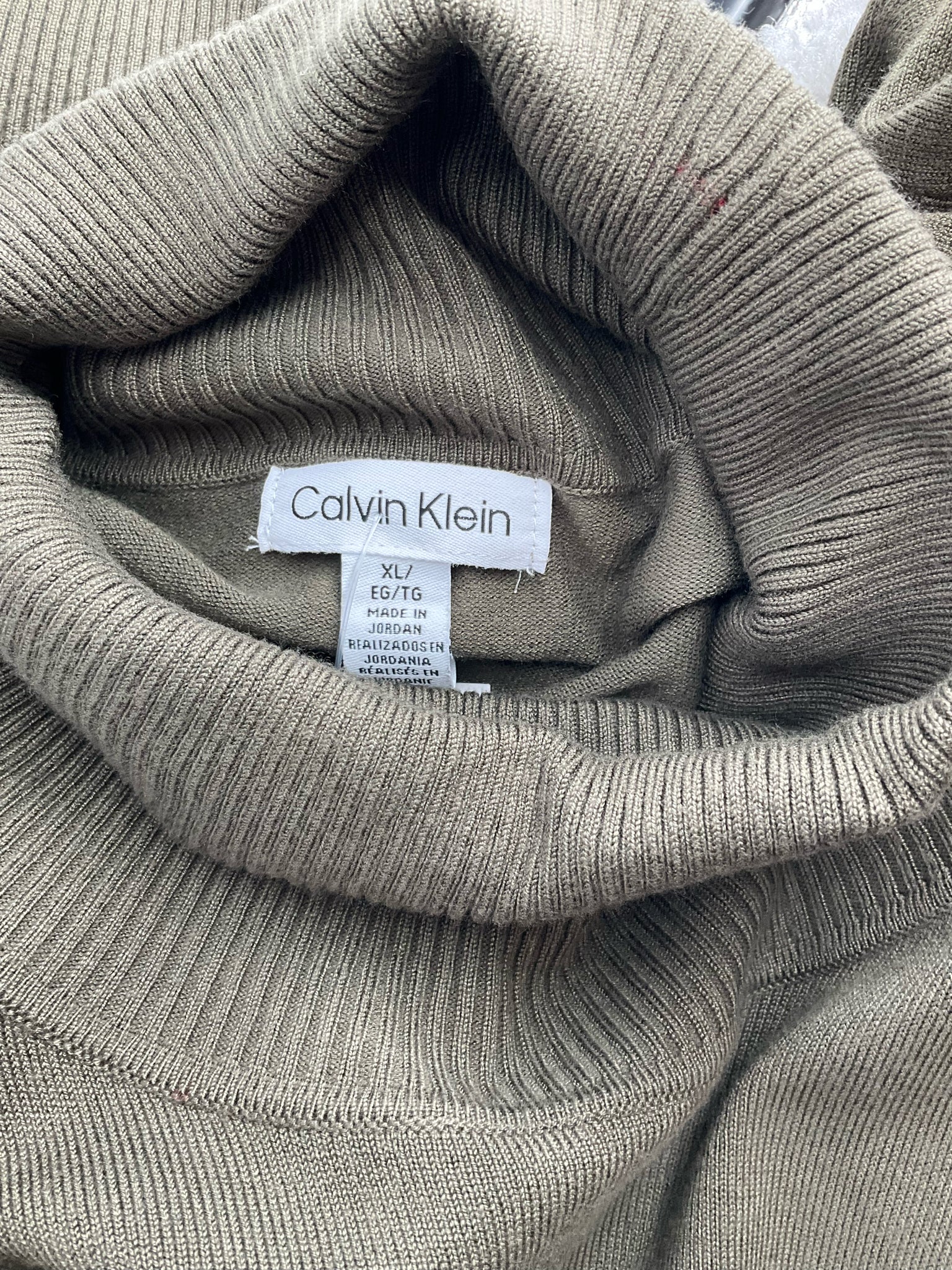 Calvin Klein olive solid pre-owned ladies casual top in size XL, featuring a relaxed fit and stylish design.