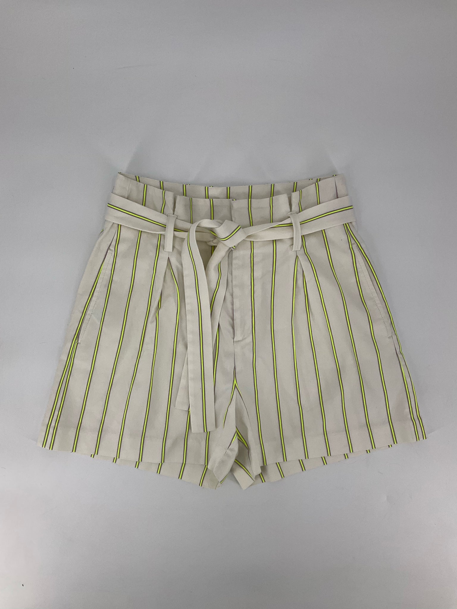 Banana Republic Off White/Yellow Stripe Pre-Owned Ladies Shorts - Size 6