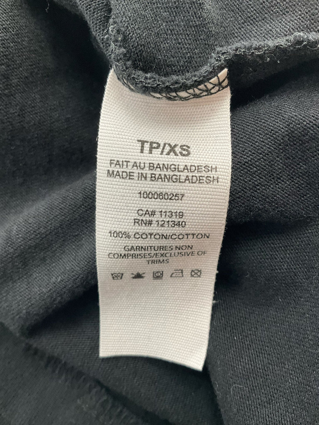 Black Dragon graphic cropped long sleeve tee by Garage, size XS, featuring a crew neck and edgy Y2K streetwear style.