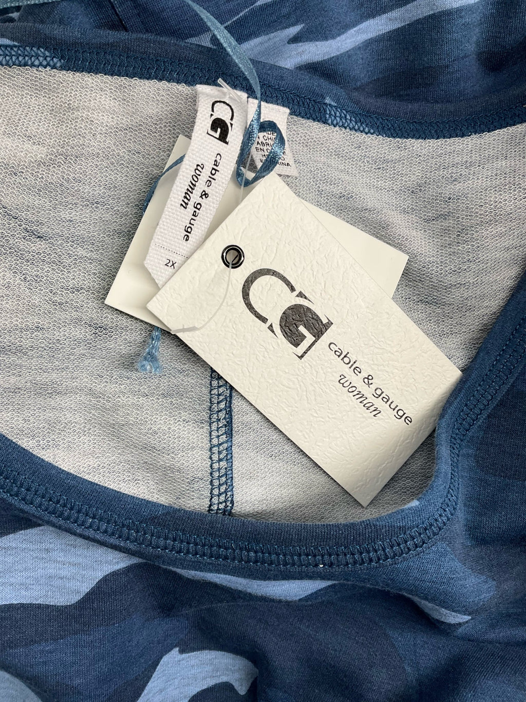 Cable & Gauge Blue Camo Pre-Owned Ladies Casual Top -  Size 2X