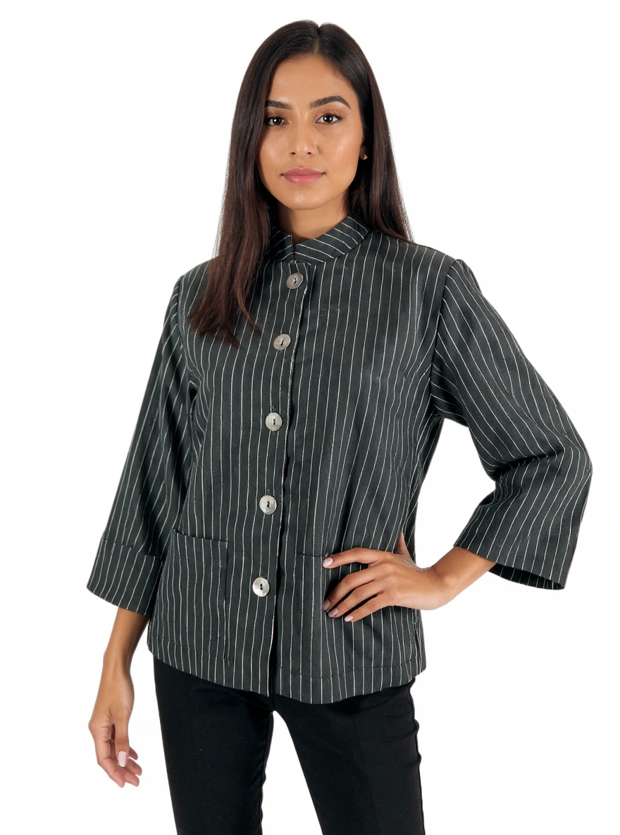 Niche Essentials black and white pinstripe pre-owned ladies top in size small, featuring a casual shacket style.