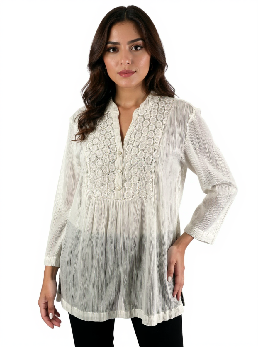 White solid casual top for ladies by Charter Club, pre-owned, size medium, featuring a simple and elegant design.