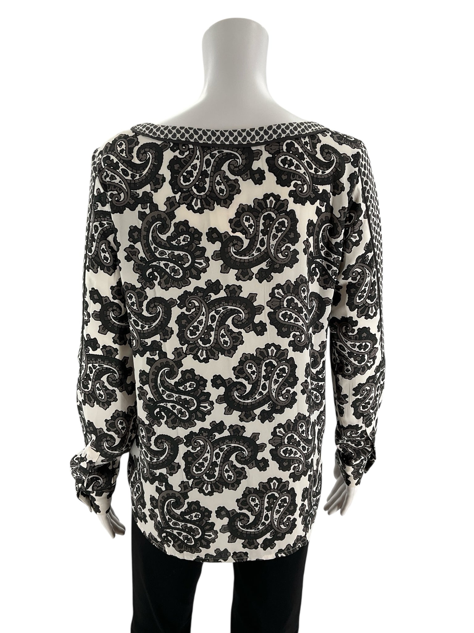 Ann Taylor Loft pre-owned black, white, and gray paisley blouse, long sleeve scoop neck pullover in size XS.
