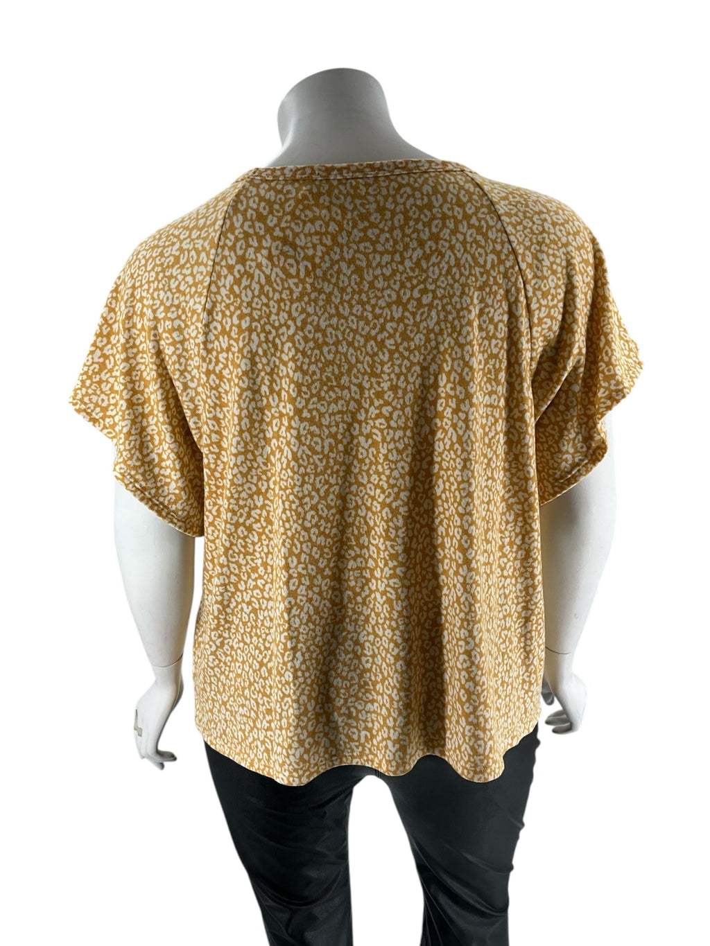 Andree Yellow Animal Pre-Owned Ladies Casual Top -  Size 3X