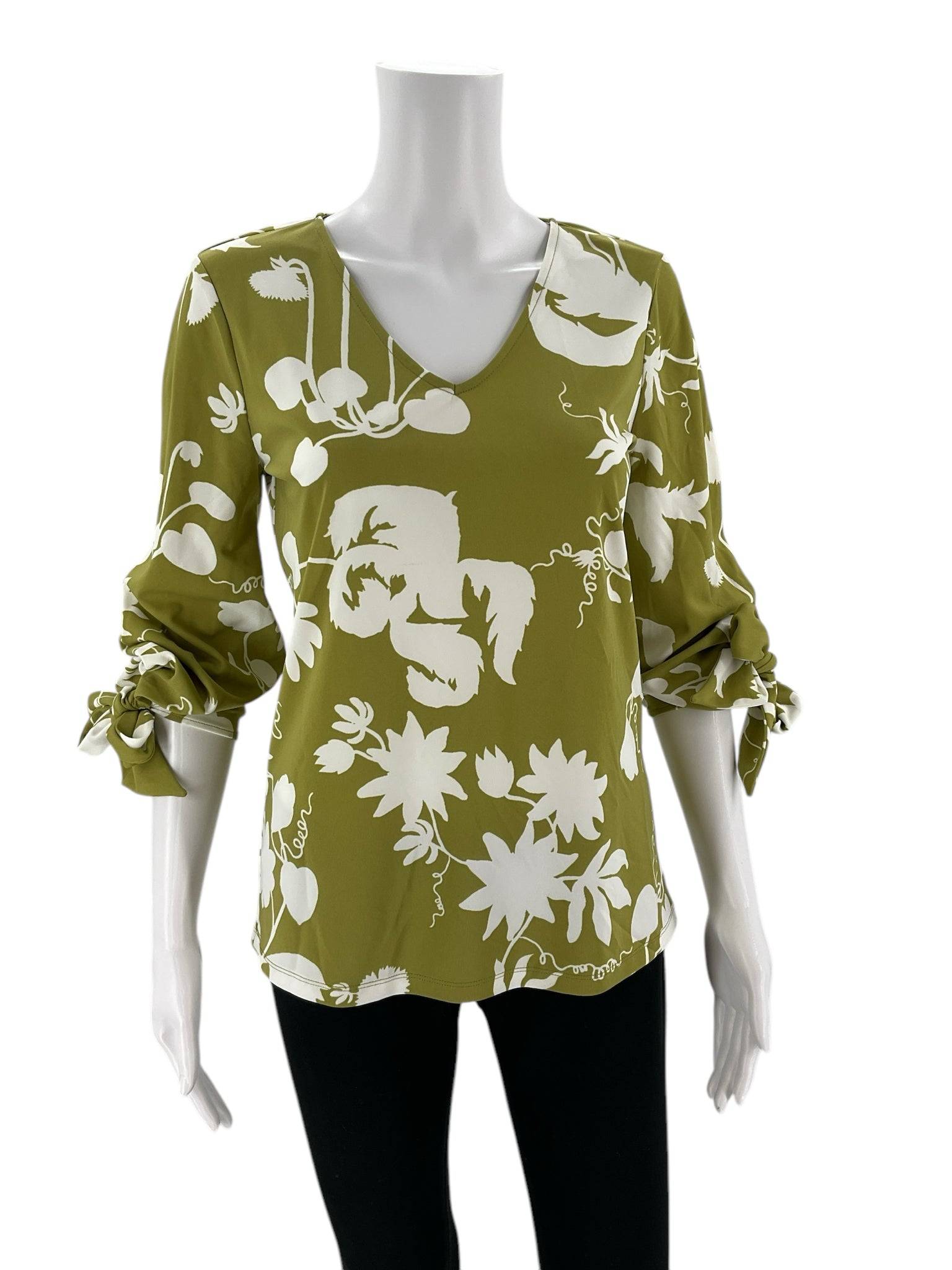 Front view of Ann Taylor Green/White Floral Casual Top Size XS with ruched long sleeves, sold at Margaret’s Fine Consignments.