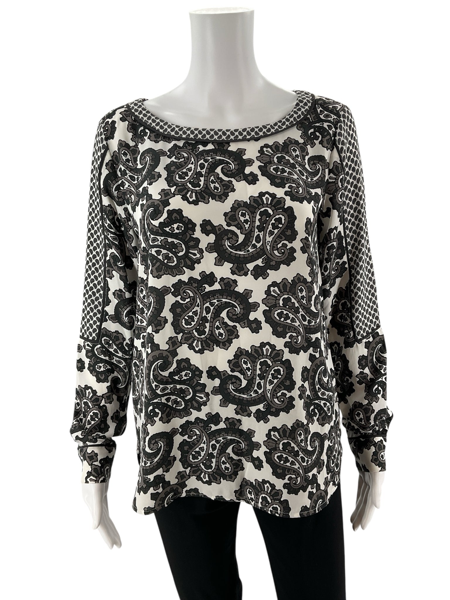 Ann Taylor Loft pre-owned black, white, and gray paisley blouse, long sleeve, scoop neck, size XS.