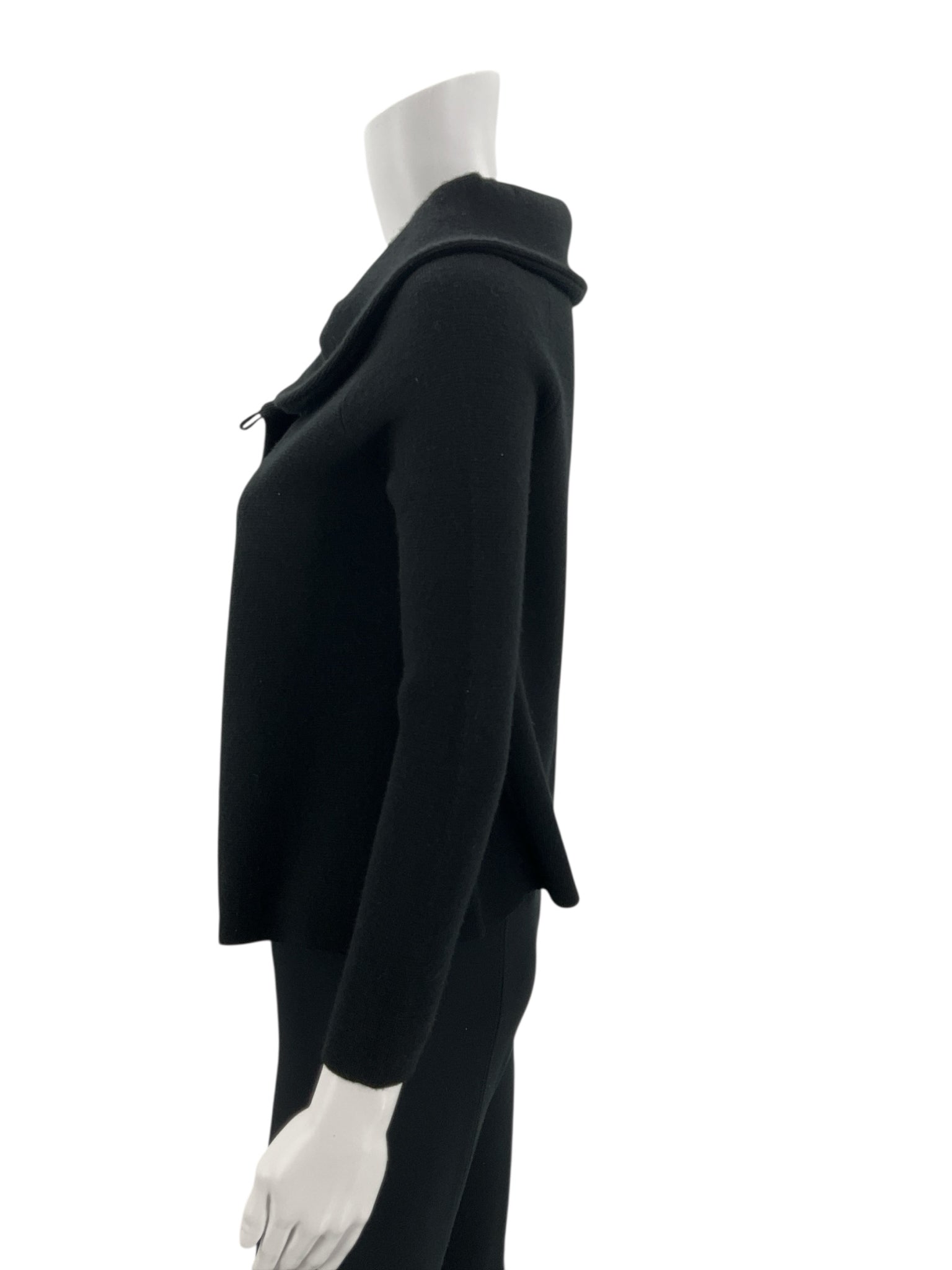 Side profile of J Crew Black Solid Pre-Owned Top - Size XS highlighting the tailored fit and cozy wool fabric.