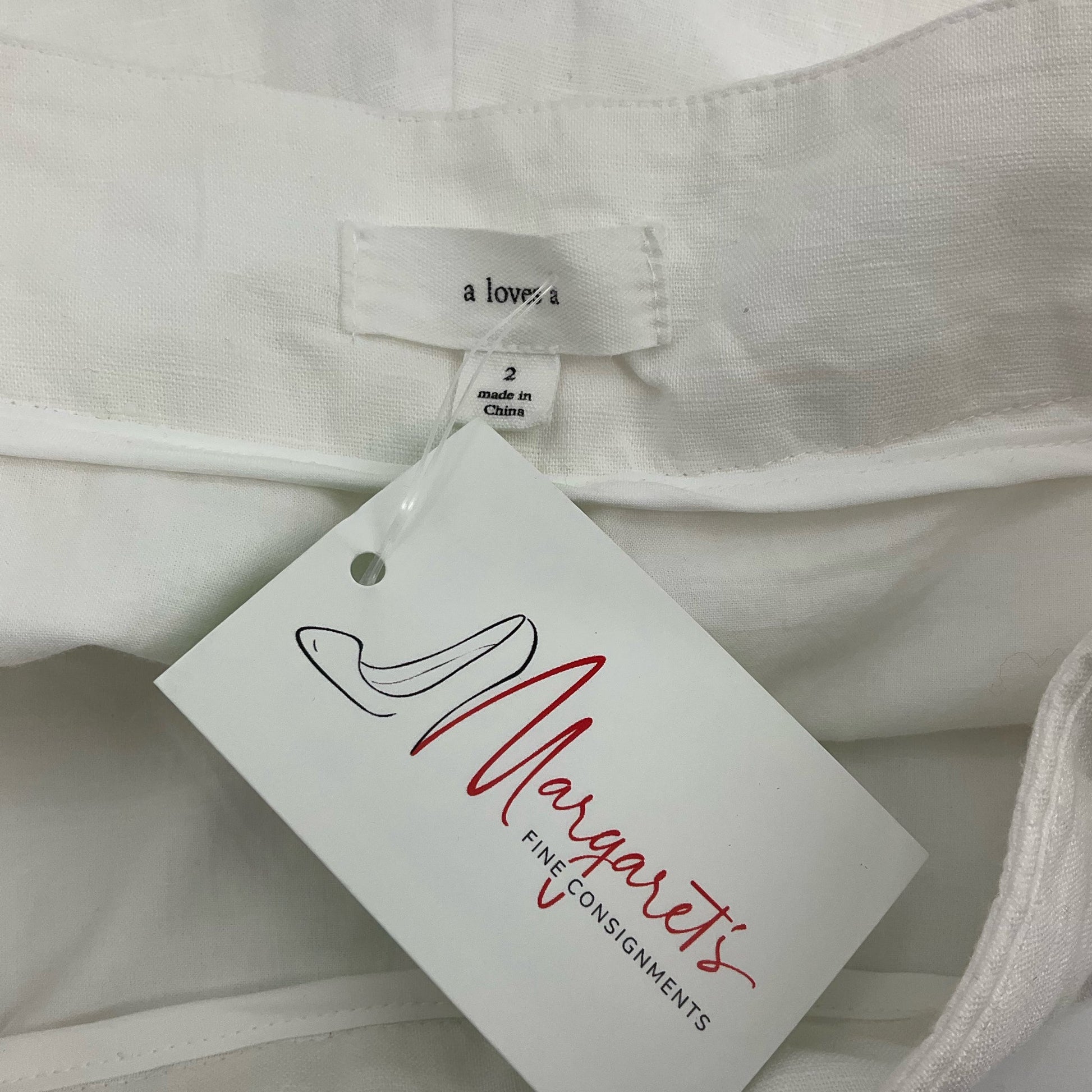 a loves a White Solid Pre-Owned Ladies Shorts - Size 2