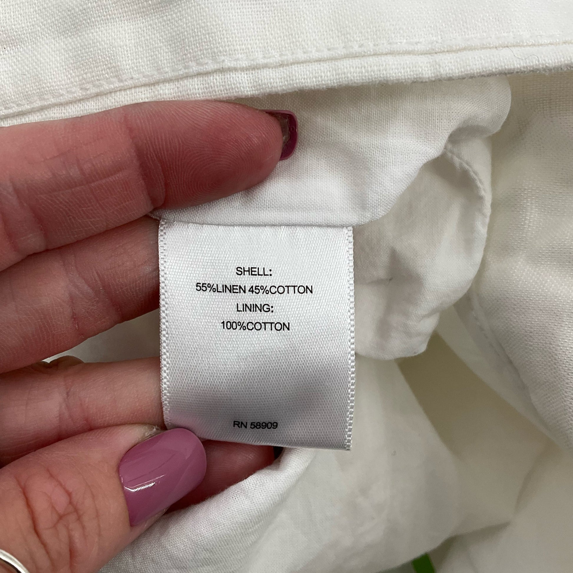a loves a White Solid Pre-Owned Ladies Shorts - Size 2