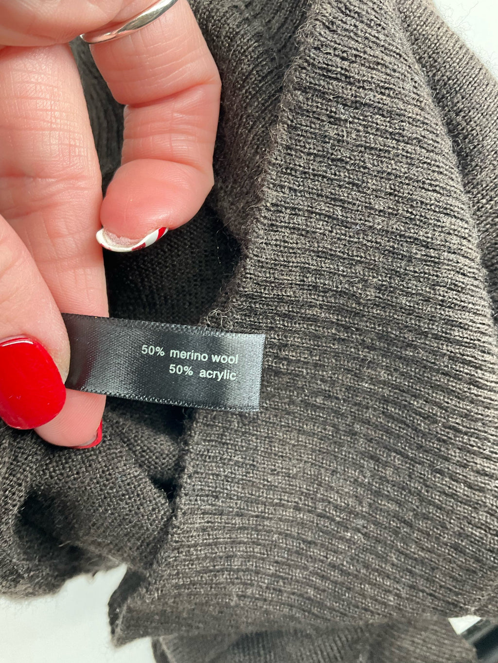 The Limited - Brown Solid Pre-Owned Ladies Casual Top - Size Medium