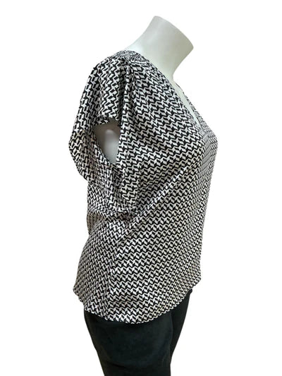 White House Black Market Black/White Print Pre-Owned Ladies Top - Size XL