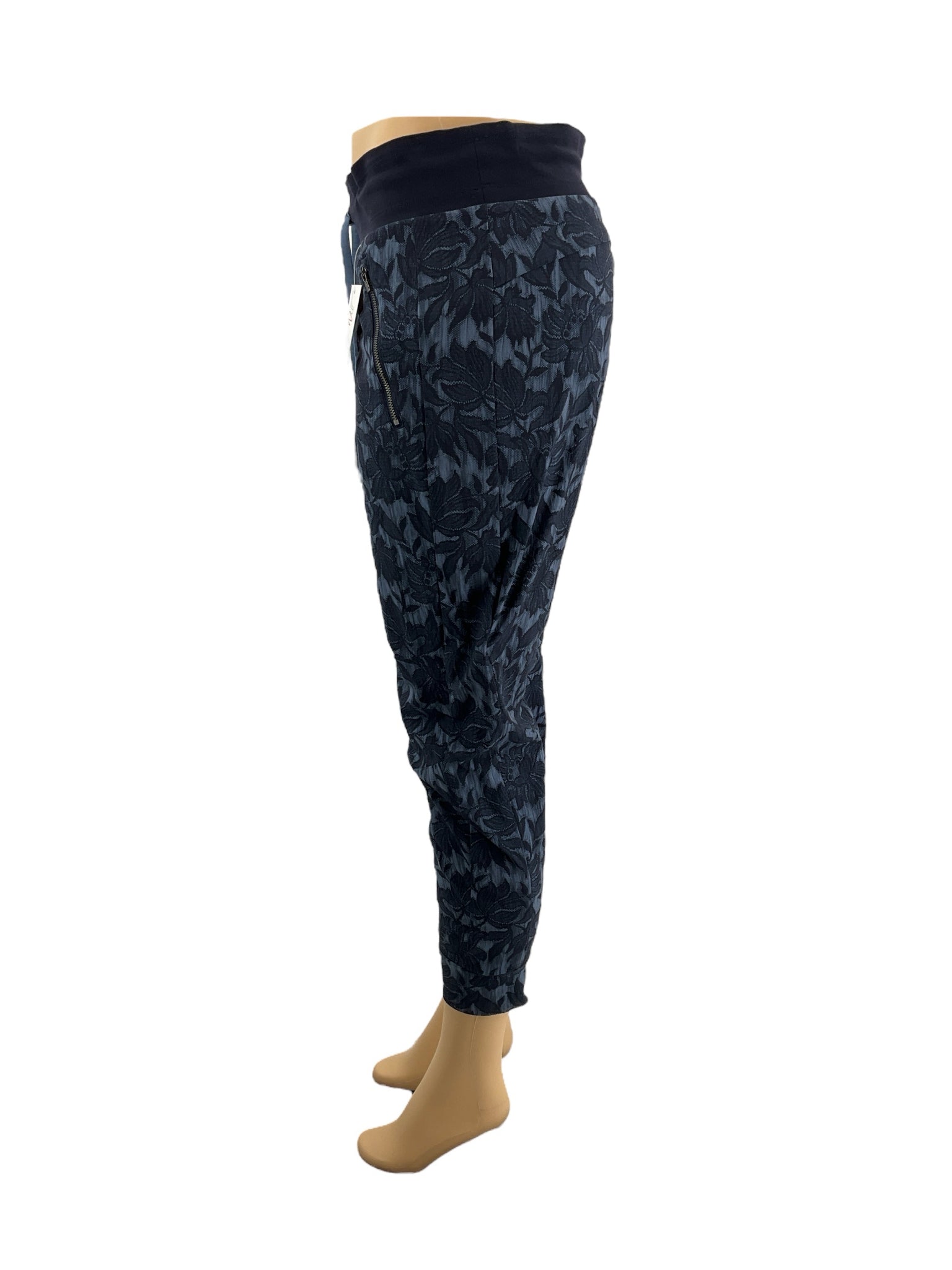 Athleta Blue Floral Pre-Owned Ladies - Size 6