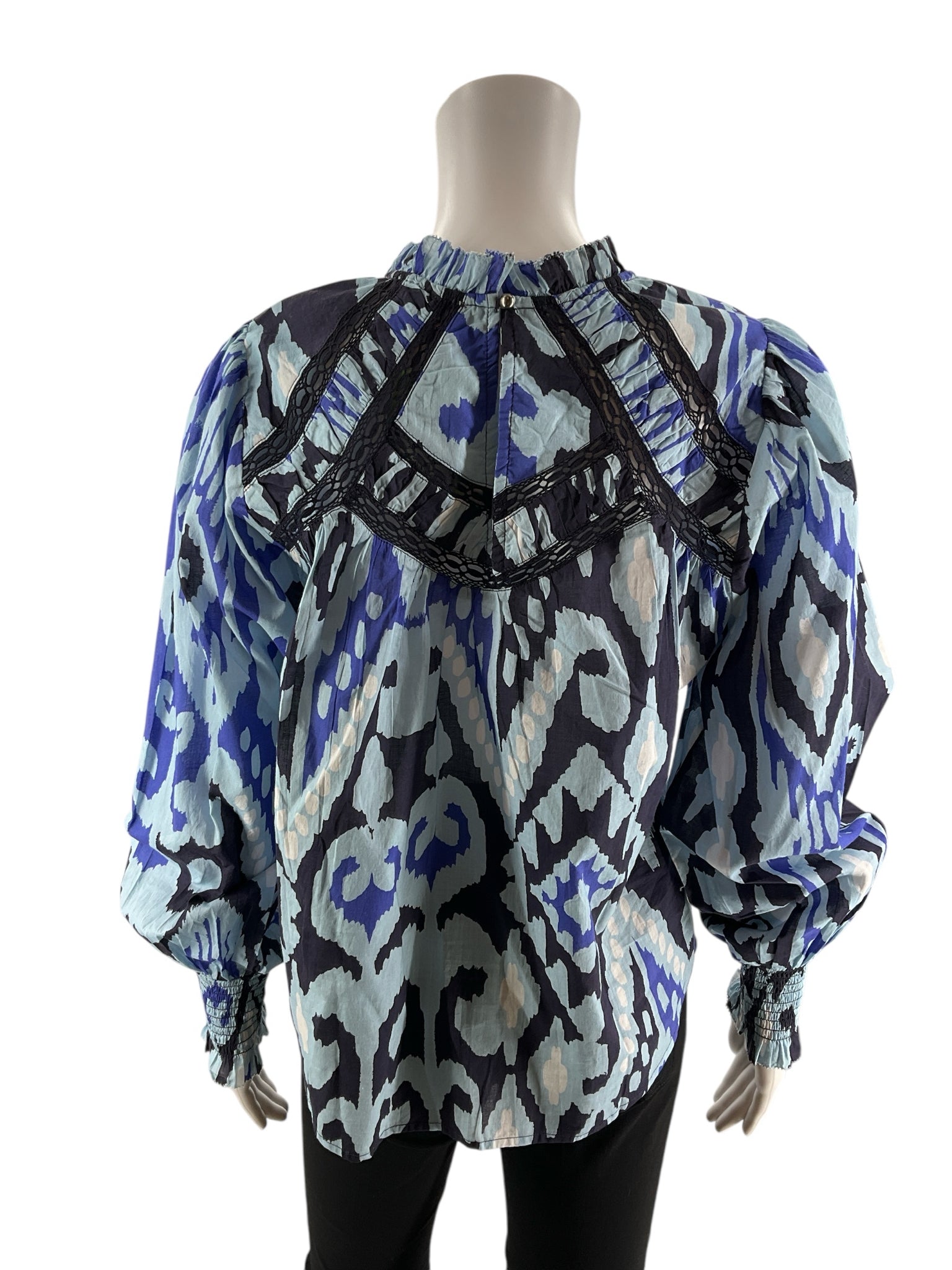 Pre-owned Love The Label blue print ladies top in size small with bohemian statement sleeves and peasant style.