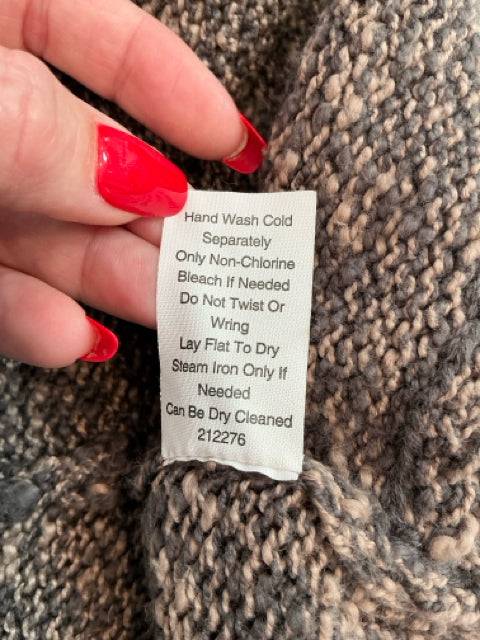 Care label on Cabi Shrug Size XL with washing instructions. Easy-care cotton shrug available at Margaret’s Fine Consignments.