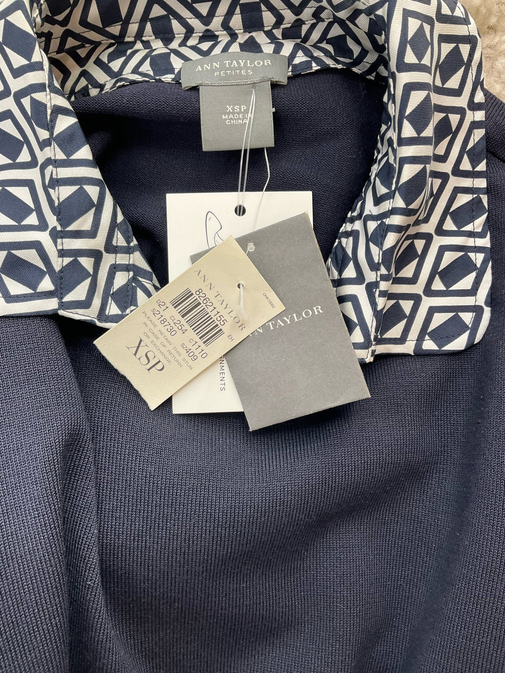 Ann Taylor Navy/White Print Pre-Owned Ladies New with Tags Top - Size XS Petite