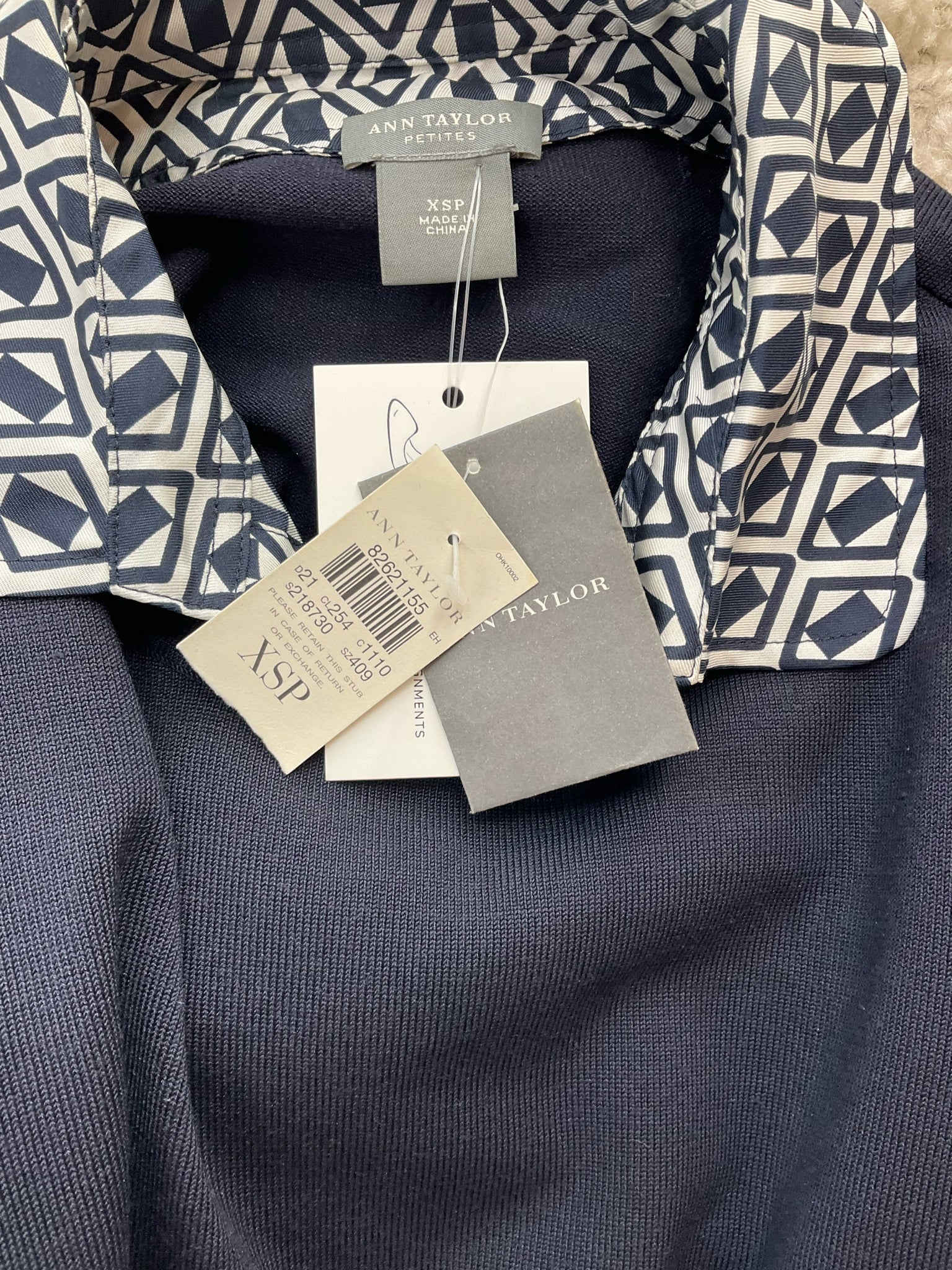 Ann Taylor Navy/White Print Pre-Owned Ladies New with Tags Top - Size XS Petite