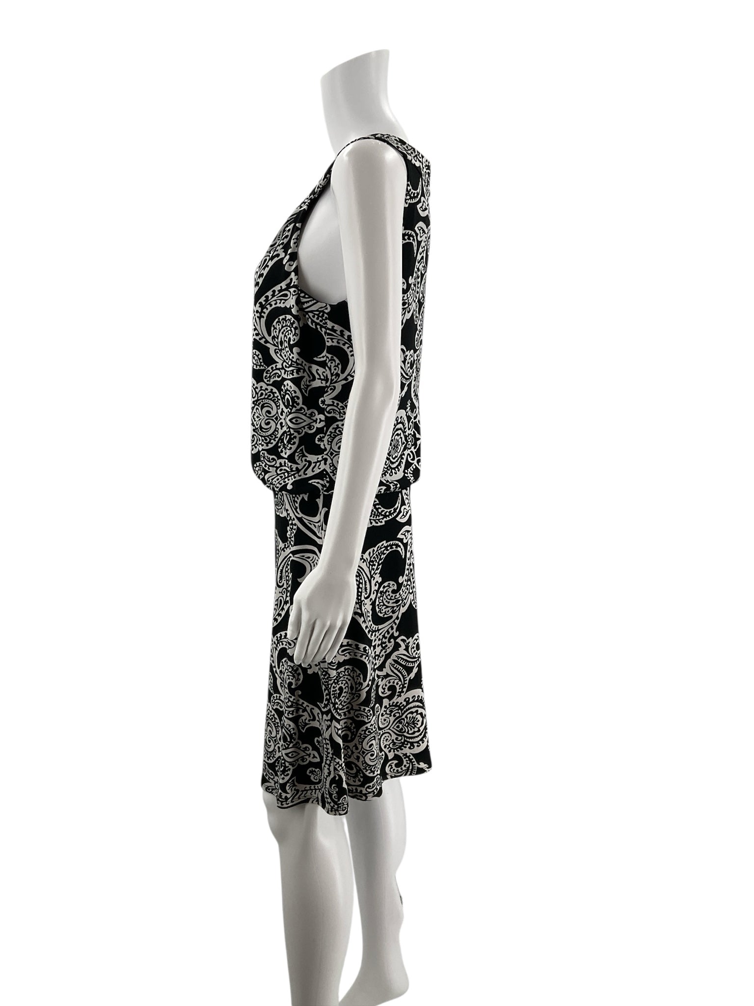 White House Black Market Black/White Print Pre-Owned Ladies Dress - Size 8
