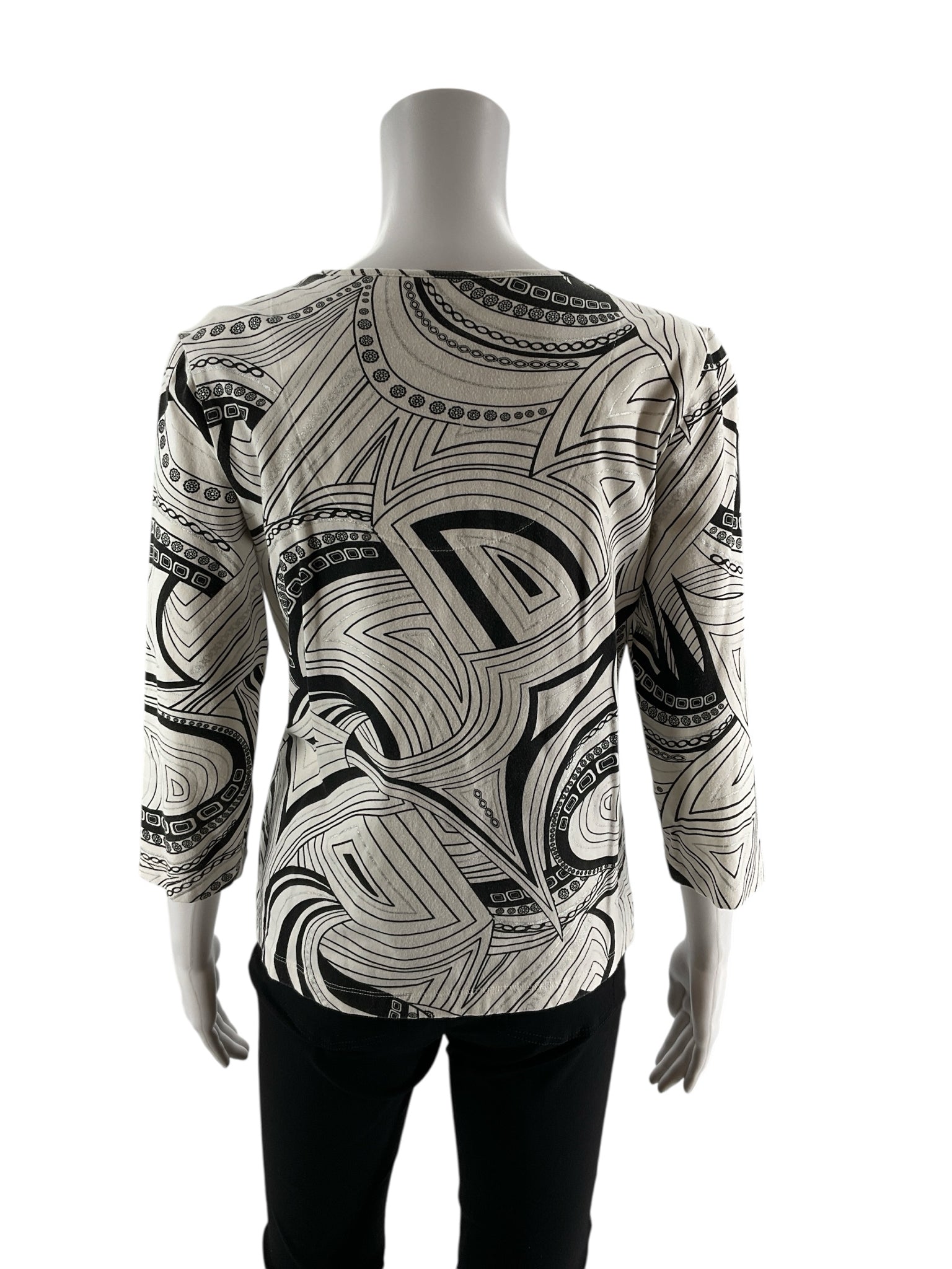 Chico's white and black print V-neck pullover top, pre-owned, size medium, displayed on a neutral background.