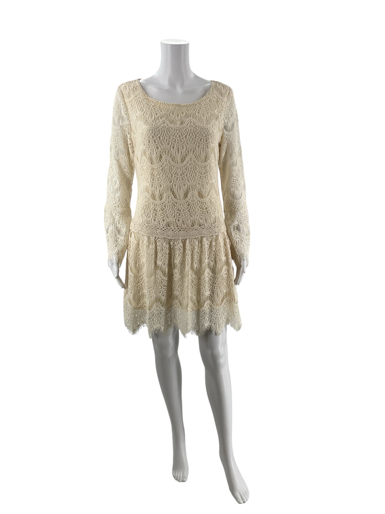 Versona Cream Lace Pre-Owned Ladies Dress - Size Medium