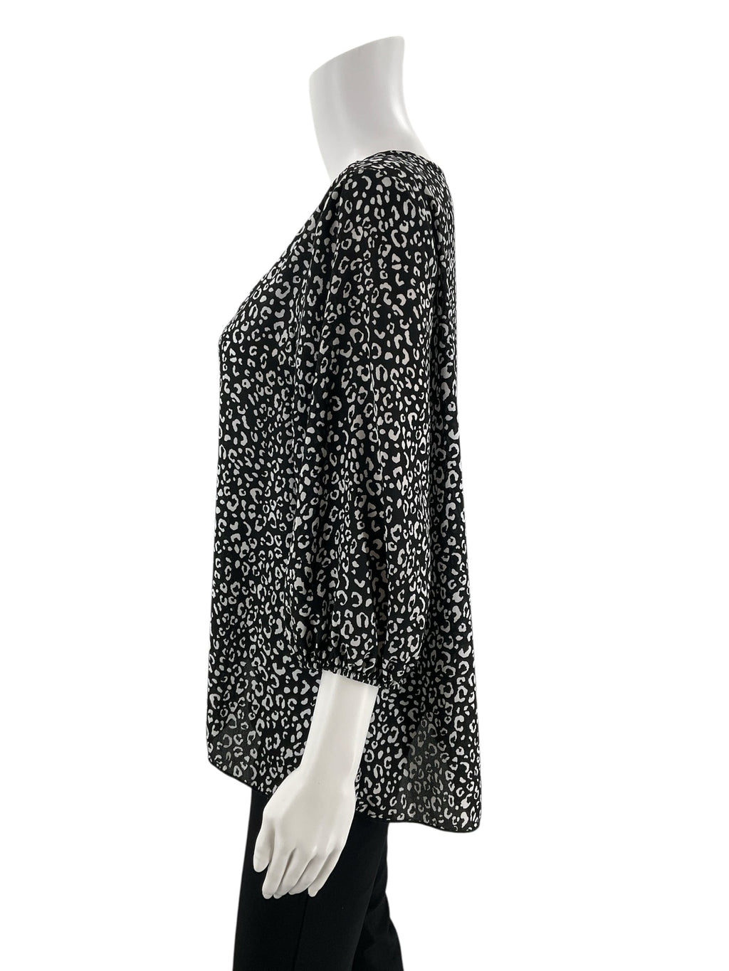 Cozy Rozy Black/White Animal Pre-Owned Ladies Top - Size Large