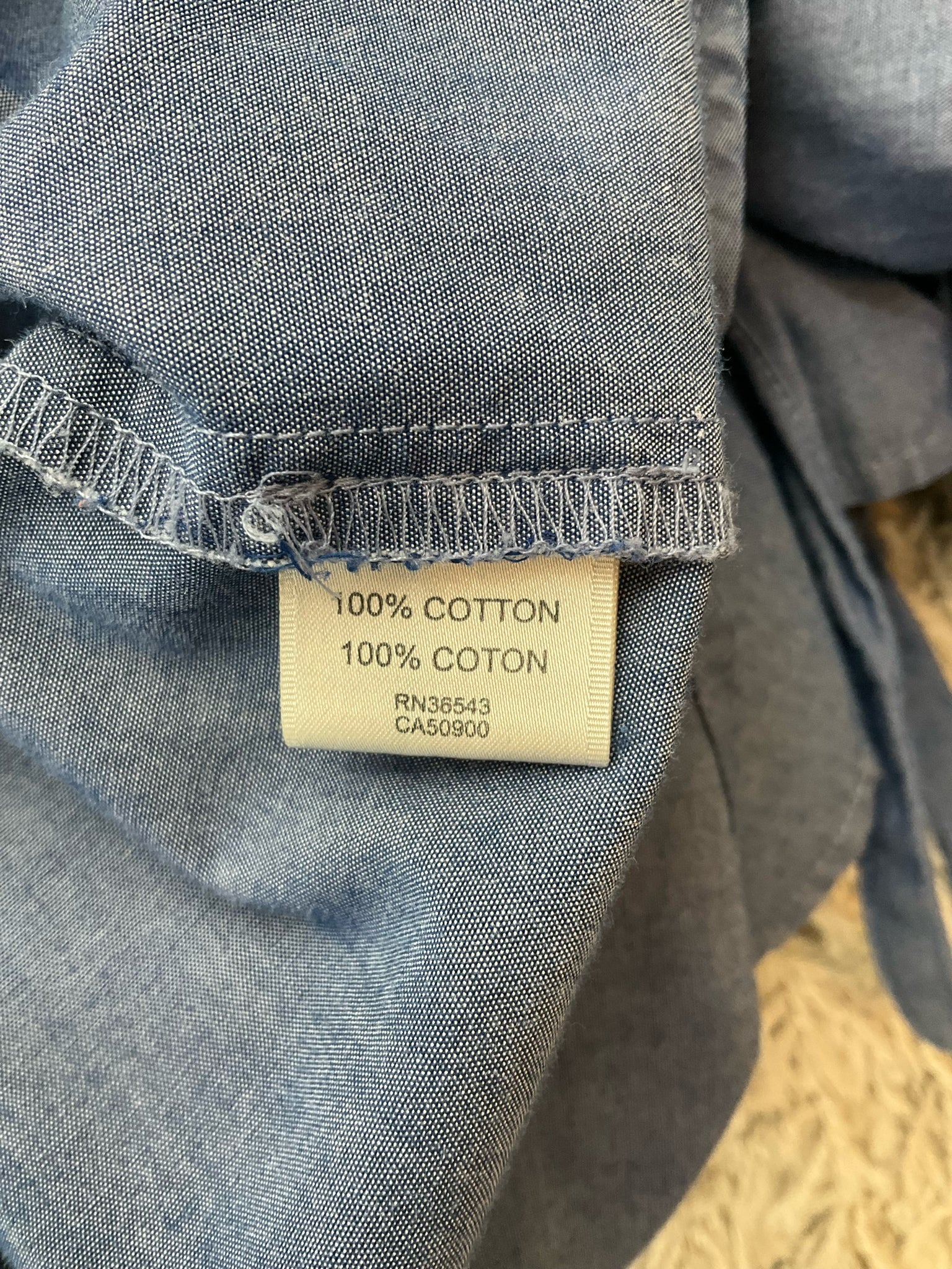 Van Heusen Chambray Pre-Owned Ladies Top - Size Medium
