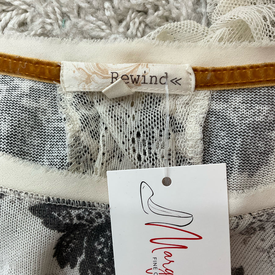 Rewind Gray/Cream Paisley Pre-Owned Ladies Top - Size Small