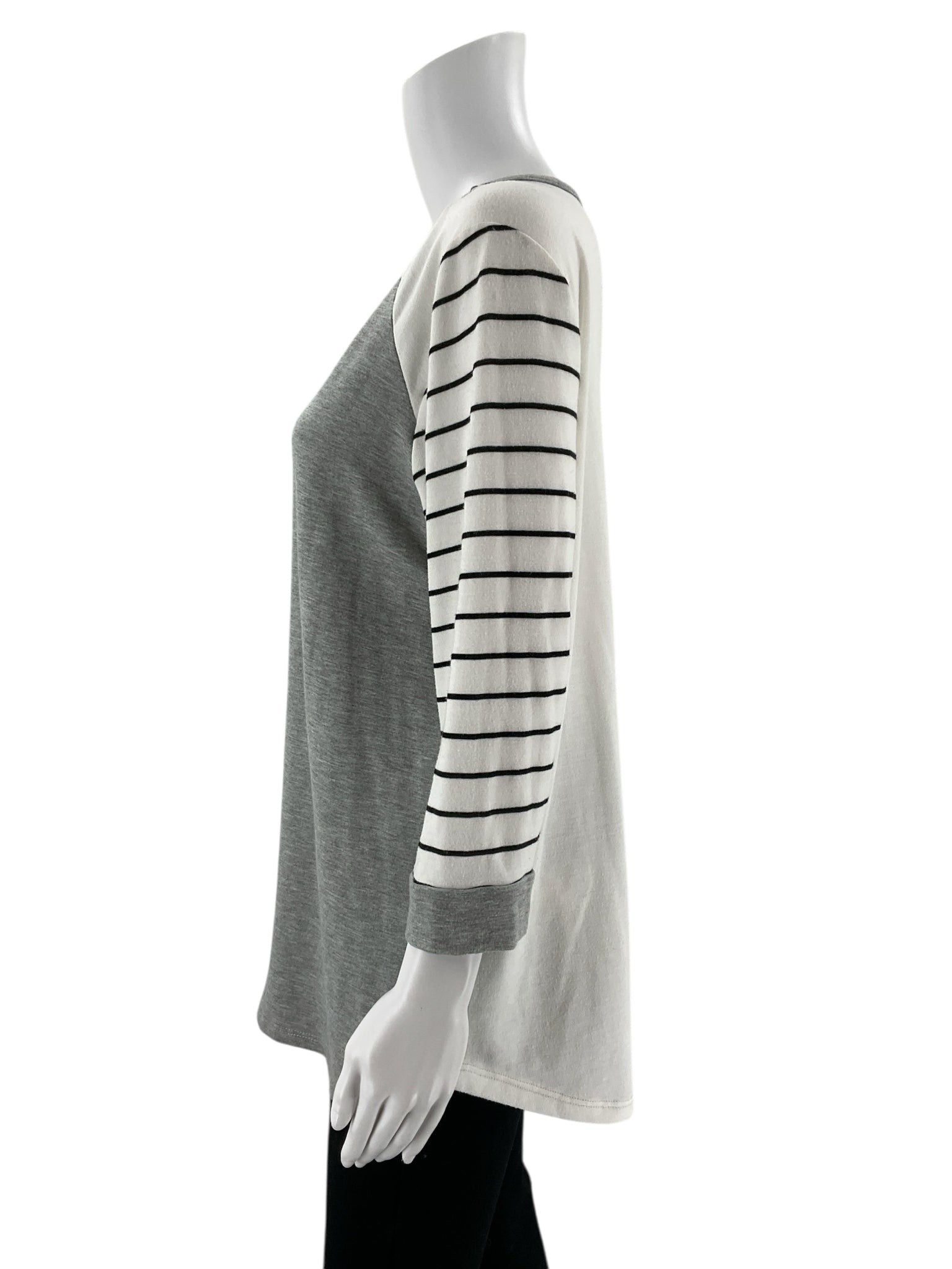 Pink Clover gray and white striped casual top for ladies, size XL, featuring a relaxed fit and short sleeves.