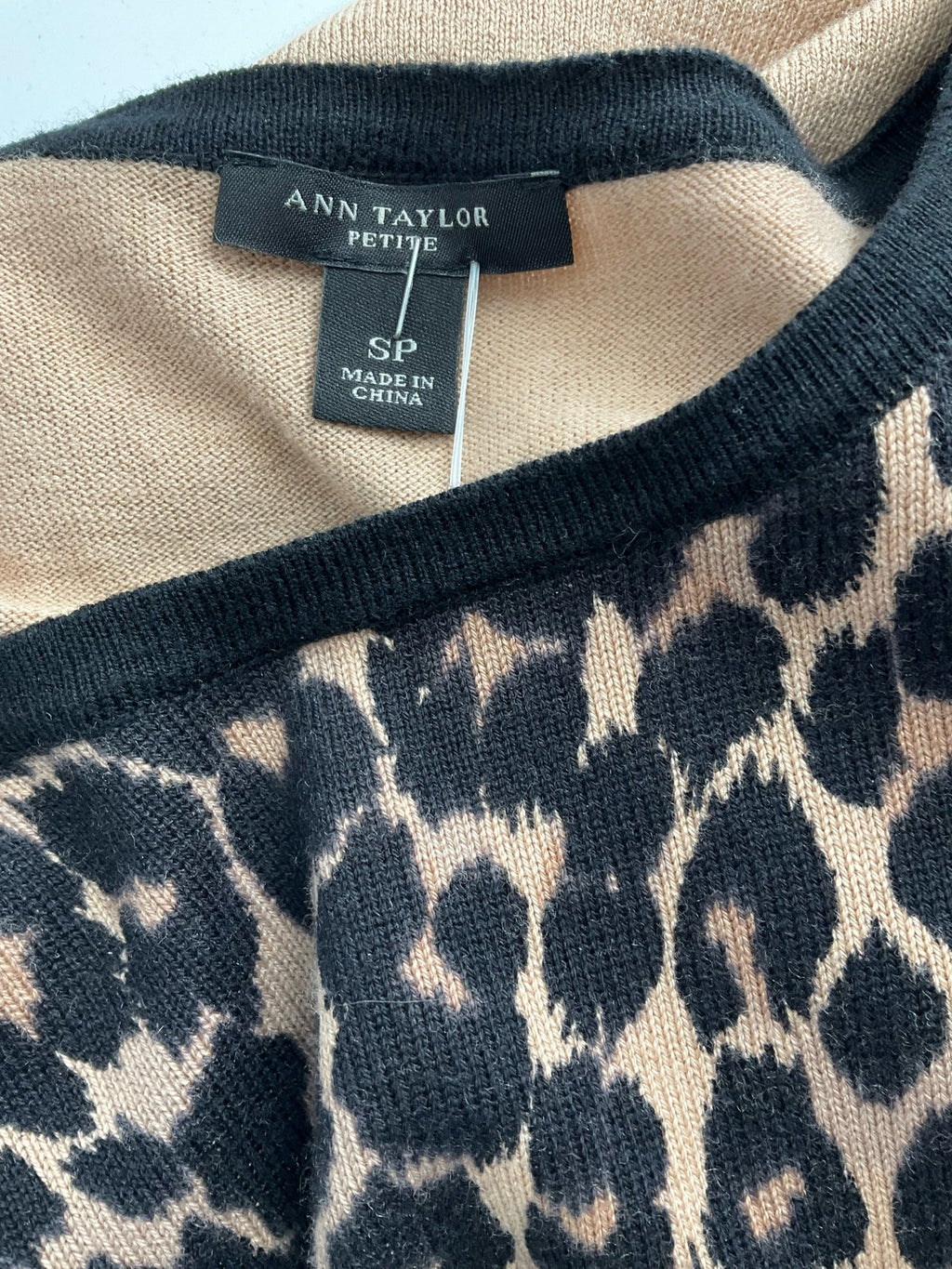 Ann Taylor - Red/Black/Tan Cheetah Pre-Owned Ladies Casual Top - Size Small Petite