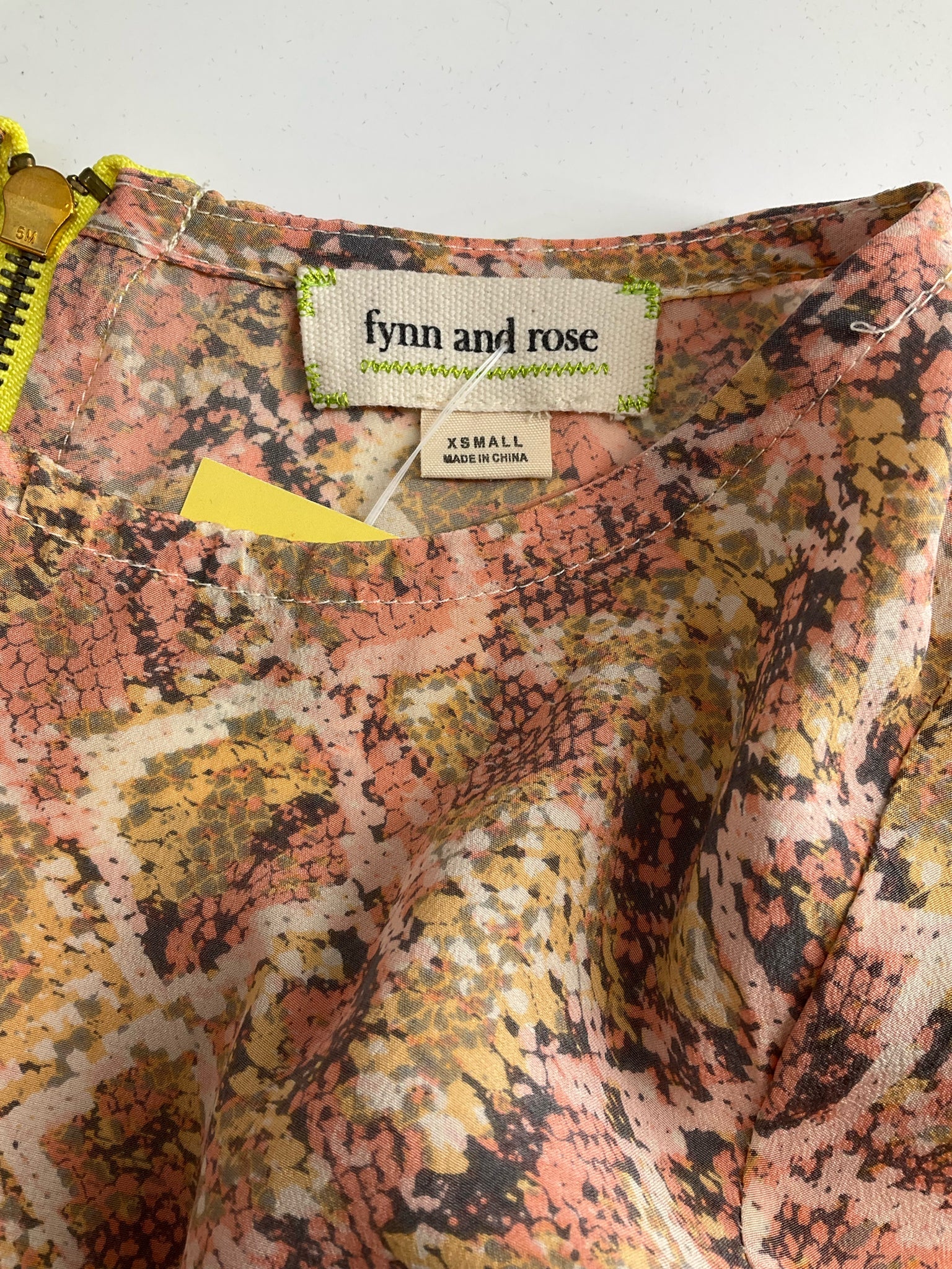 Fynn & Rose - Pink/Peach/Tan/Gray Pre-Owned Ladies Top - Size XS