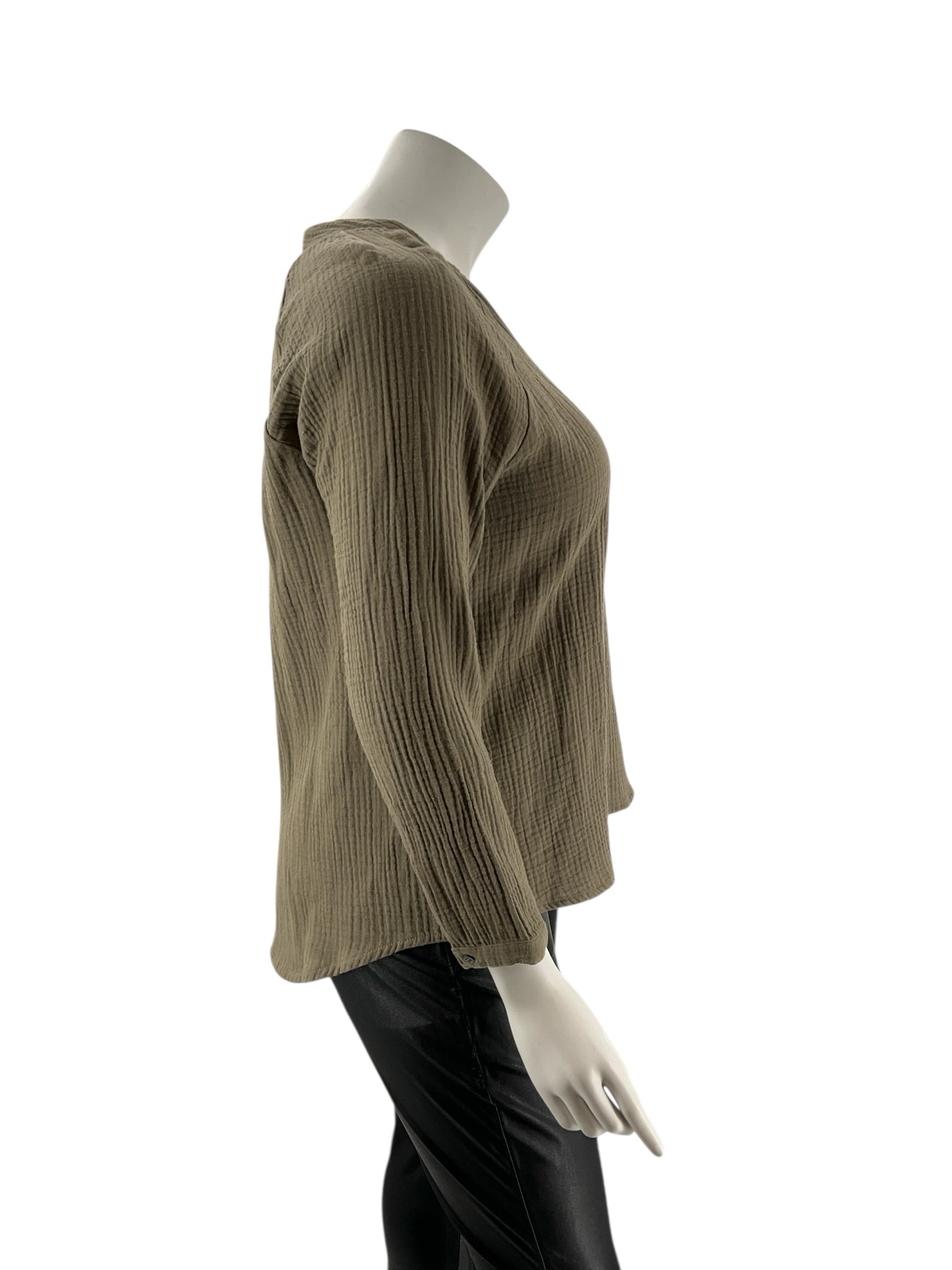 Garnet Hill Army Green Solid Pre-Owned Ladies Top - Size 18