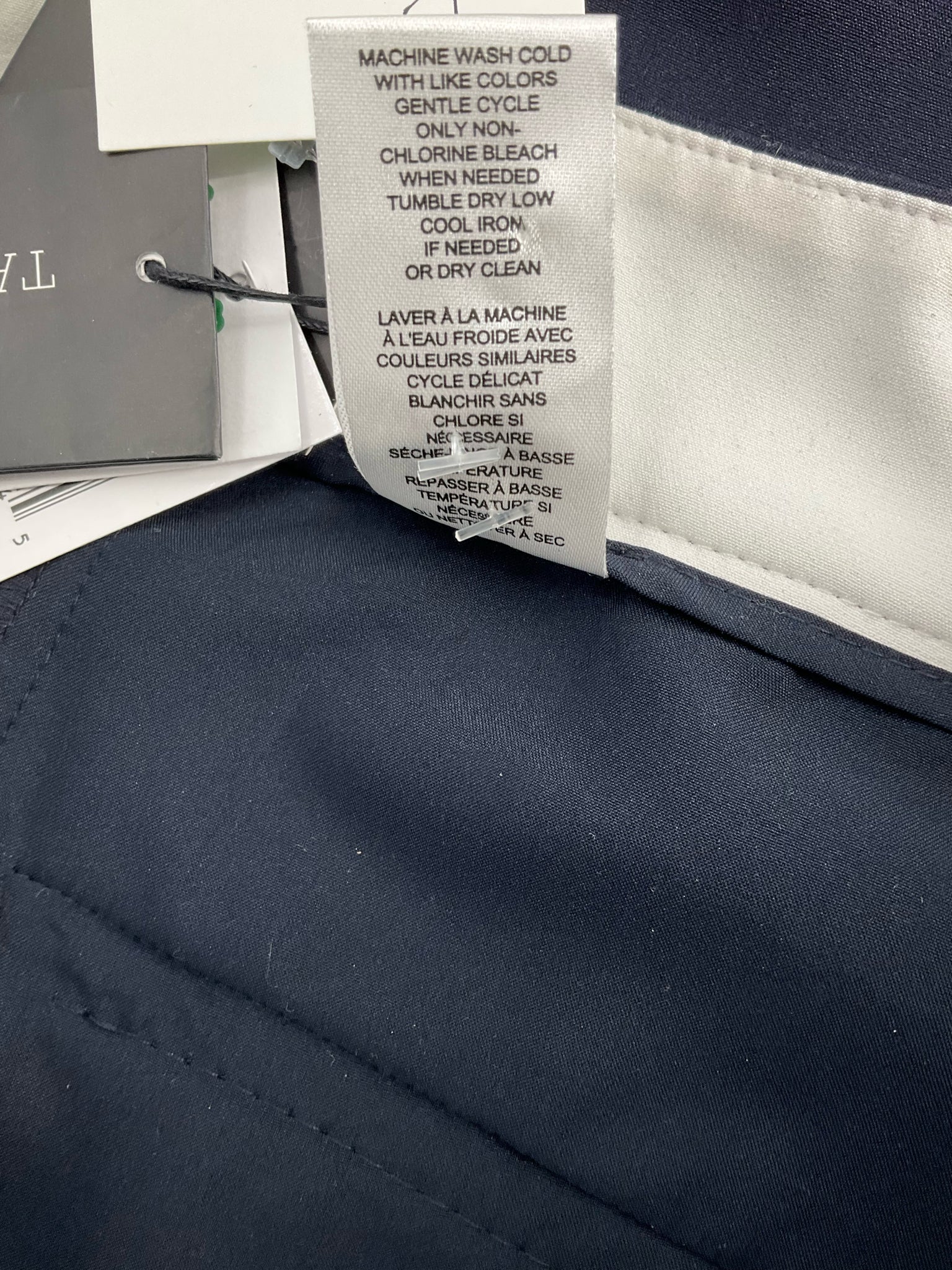 Tahari - Navy/White Solid Pre-Owned Ladies New With Tags Pants - Size 8