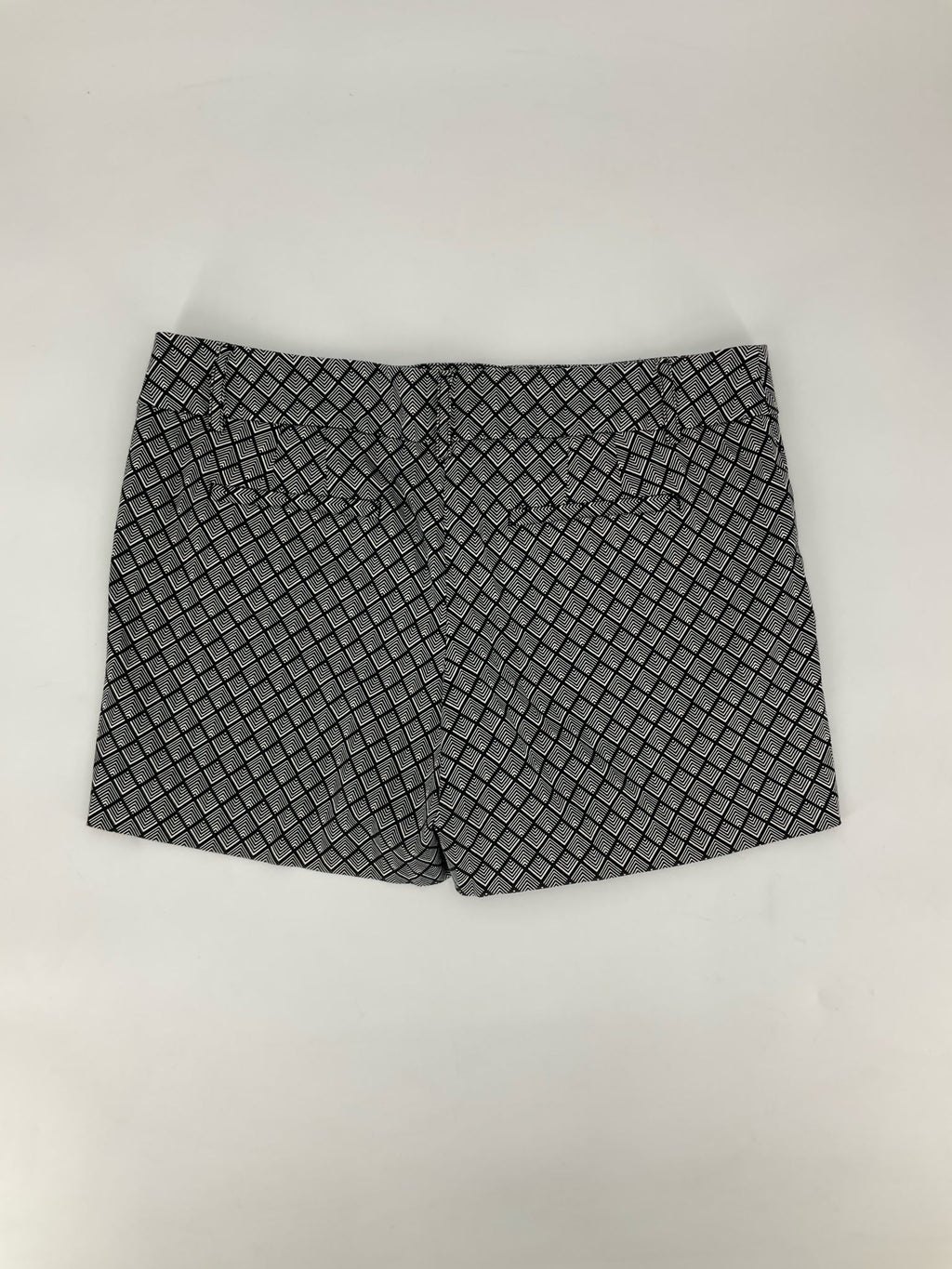 White House Black Market Black/White Print Pre-Owned Ladies Shorts - Size 10