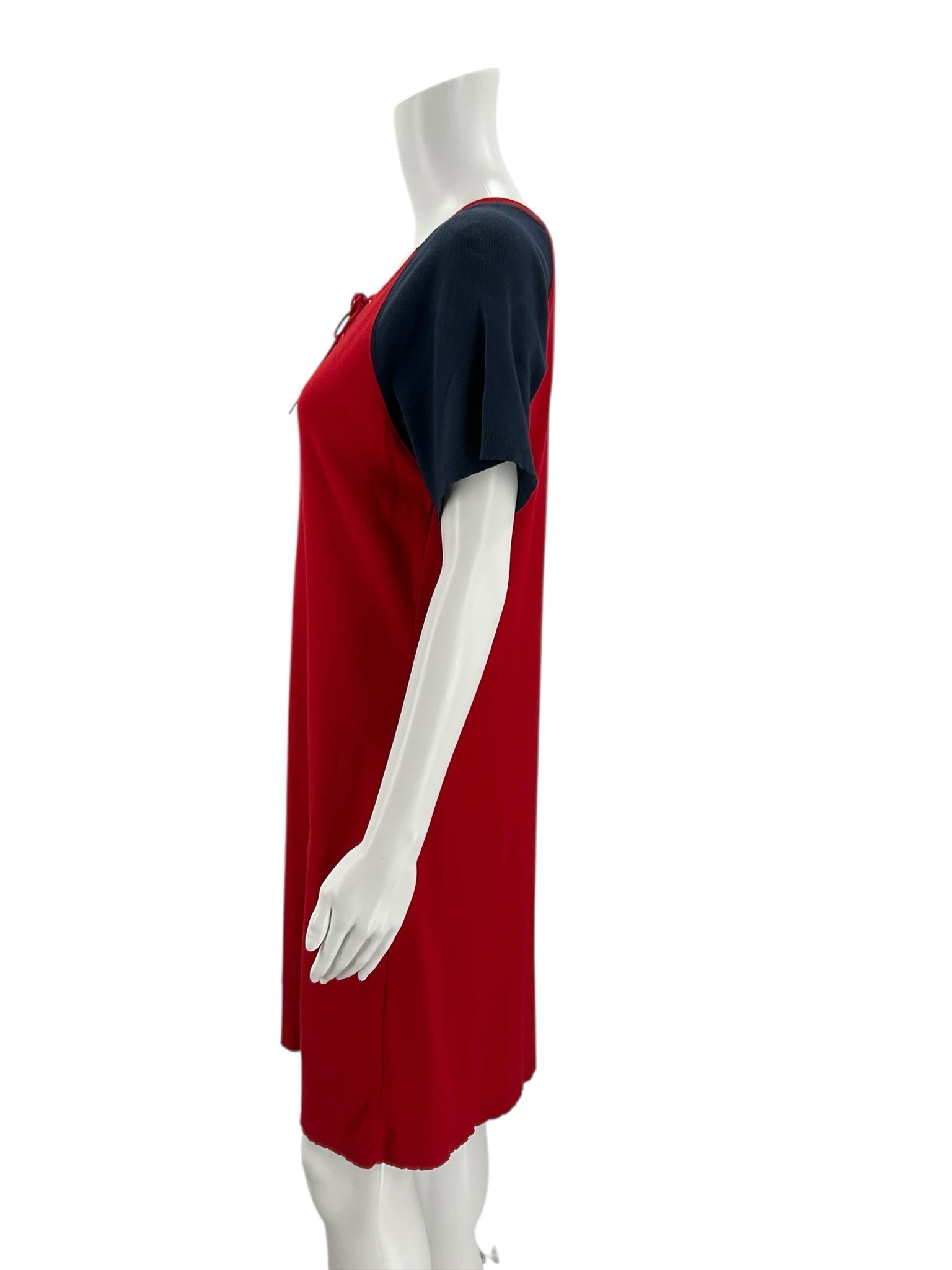 Side profile of Tommy Hilfiger Red/Navy Pre-Owned Dress - Size XL on mannequin, showing relaxed fit and short sleeve design.