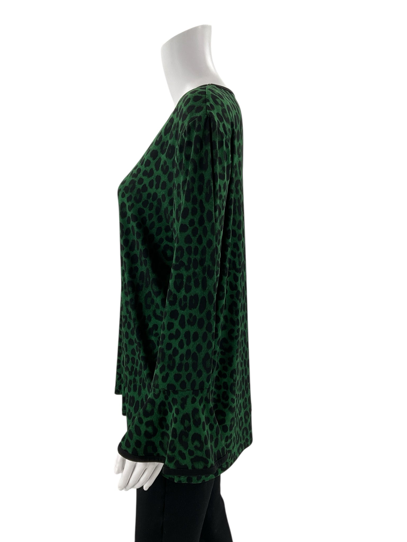 Michael Kors pre-owned green and black cheetah casual top for ladies, size XL, featuring a stylish print and relaxed fit.