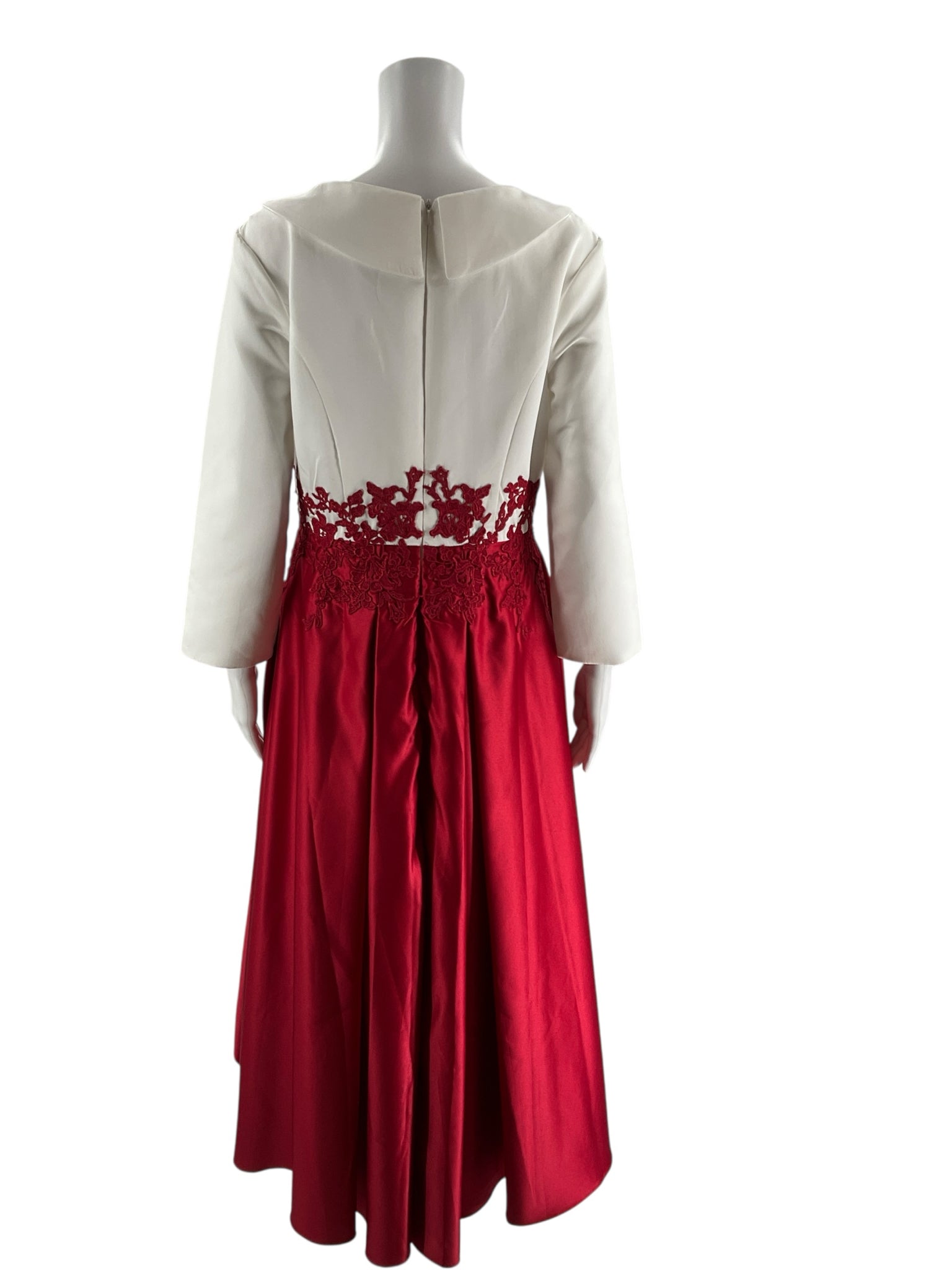 No Brand White/Red Embroidered Pre-Owned Ladies Dress - Size 12