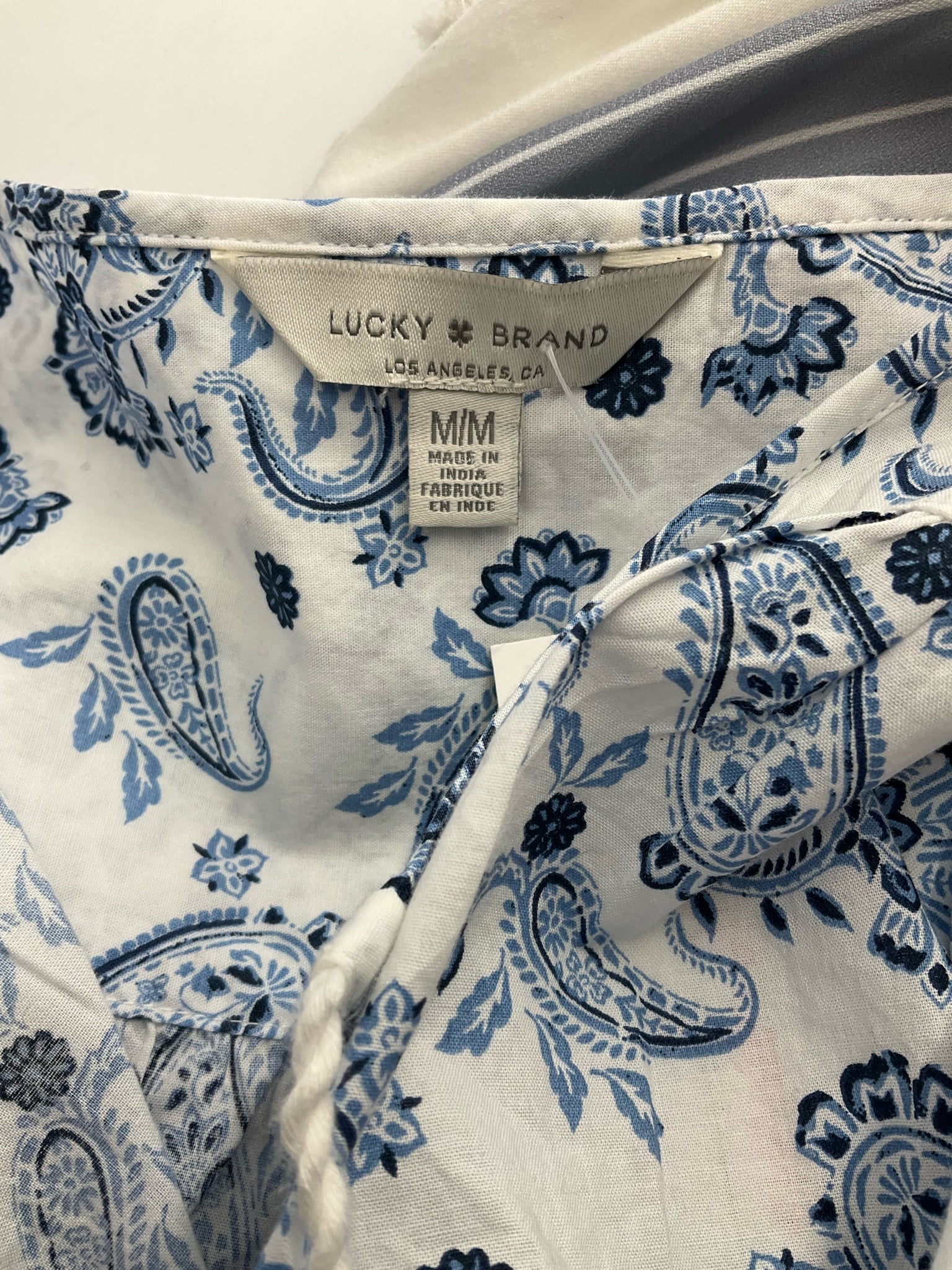 Lucky - White/Blue Paisley Pre-Owned Ladies Casual Top - Size Medium